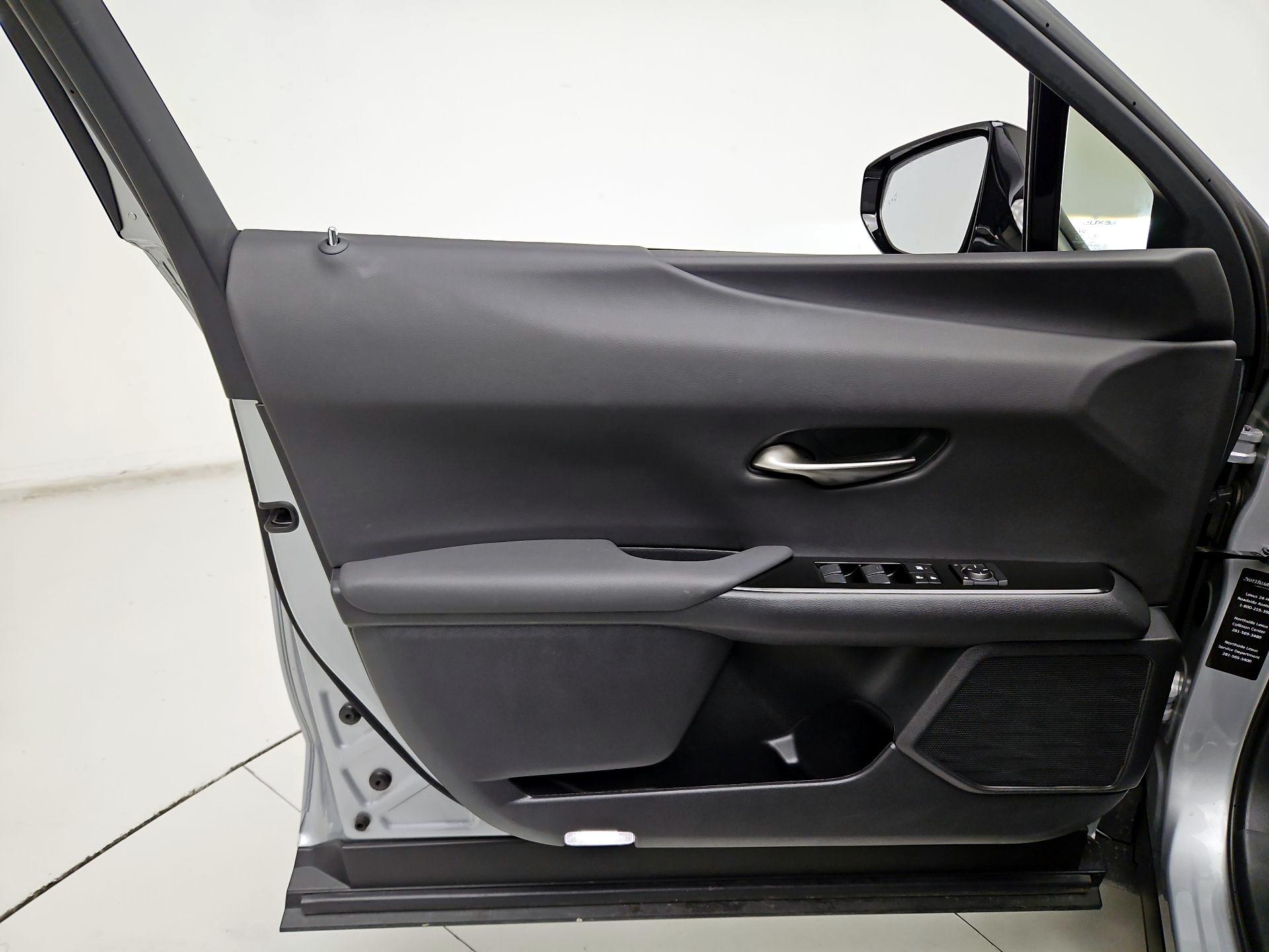Thumbnail: 2023 Lexus UX - 12
