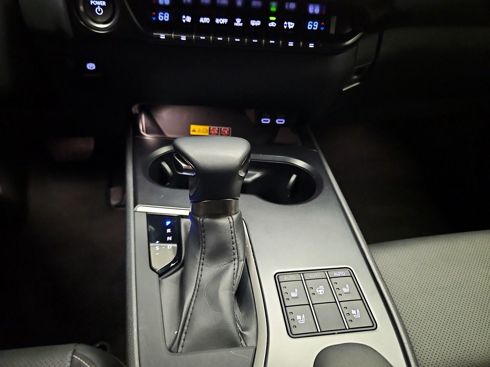 Thumbnail: 2023 Lexus UX - 16