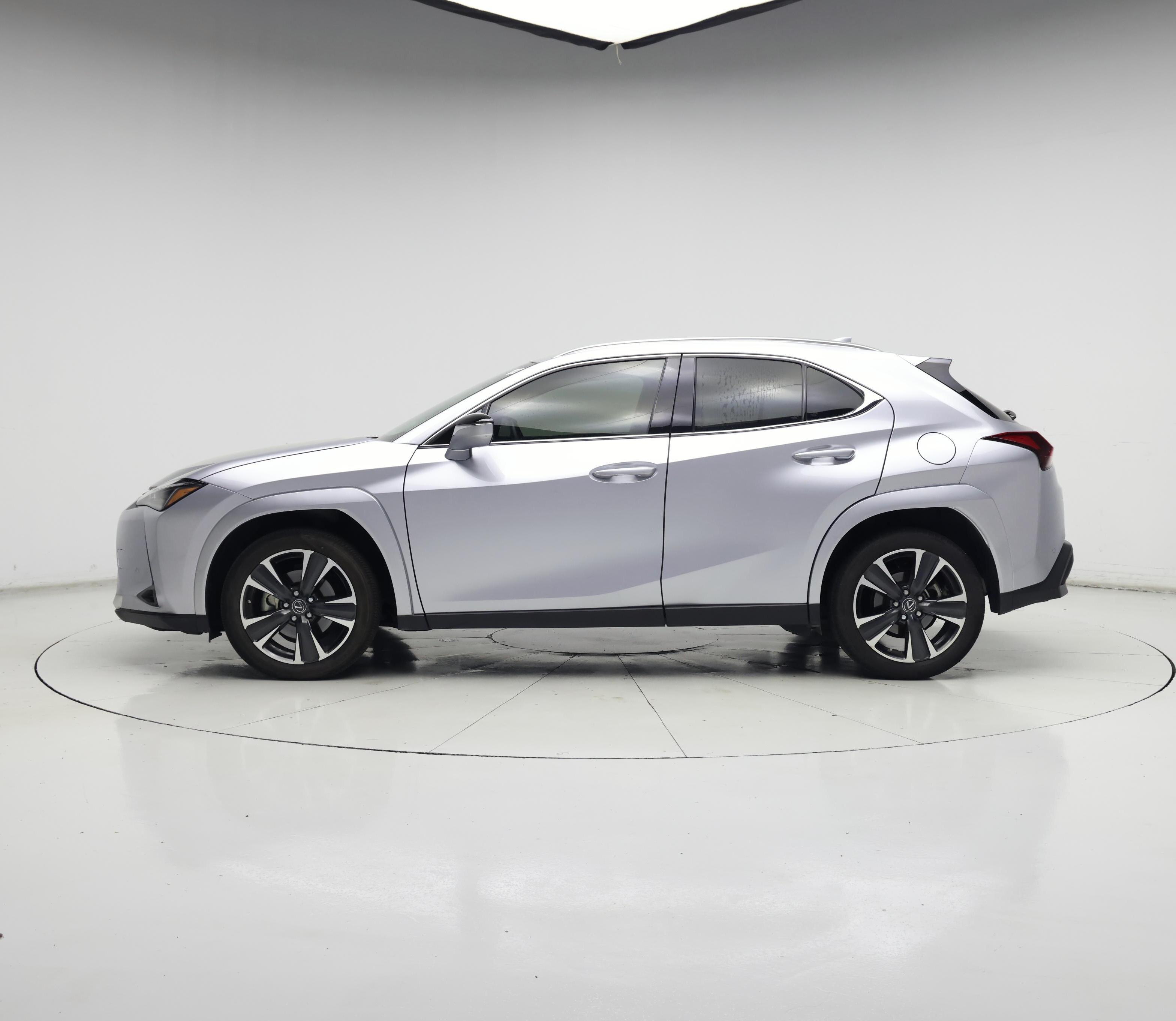 Thumbnail: 2023 Lexus UX - 3