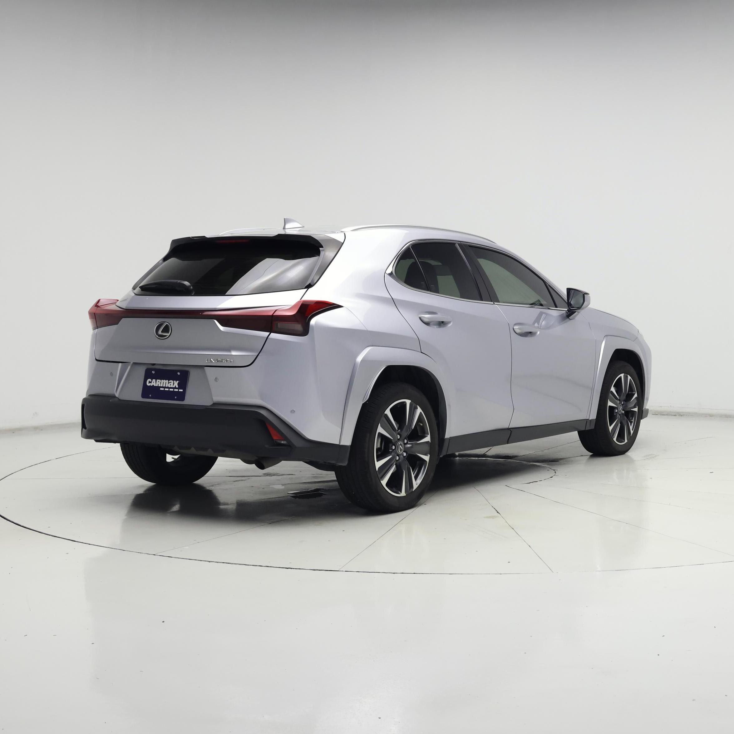 Thumbnail: 2023 Lexus UX - 8