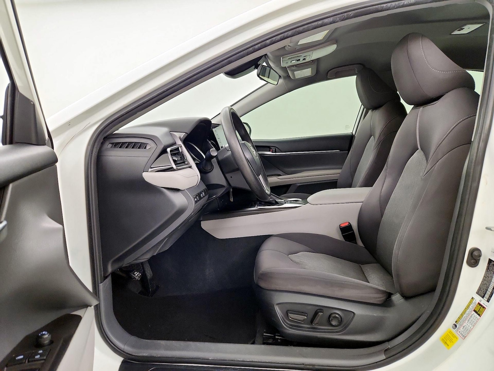 2023 Toyota Camry LE - Photo 12