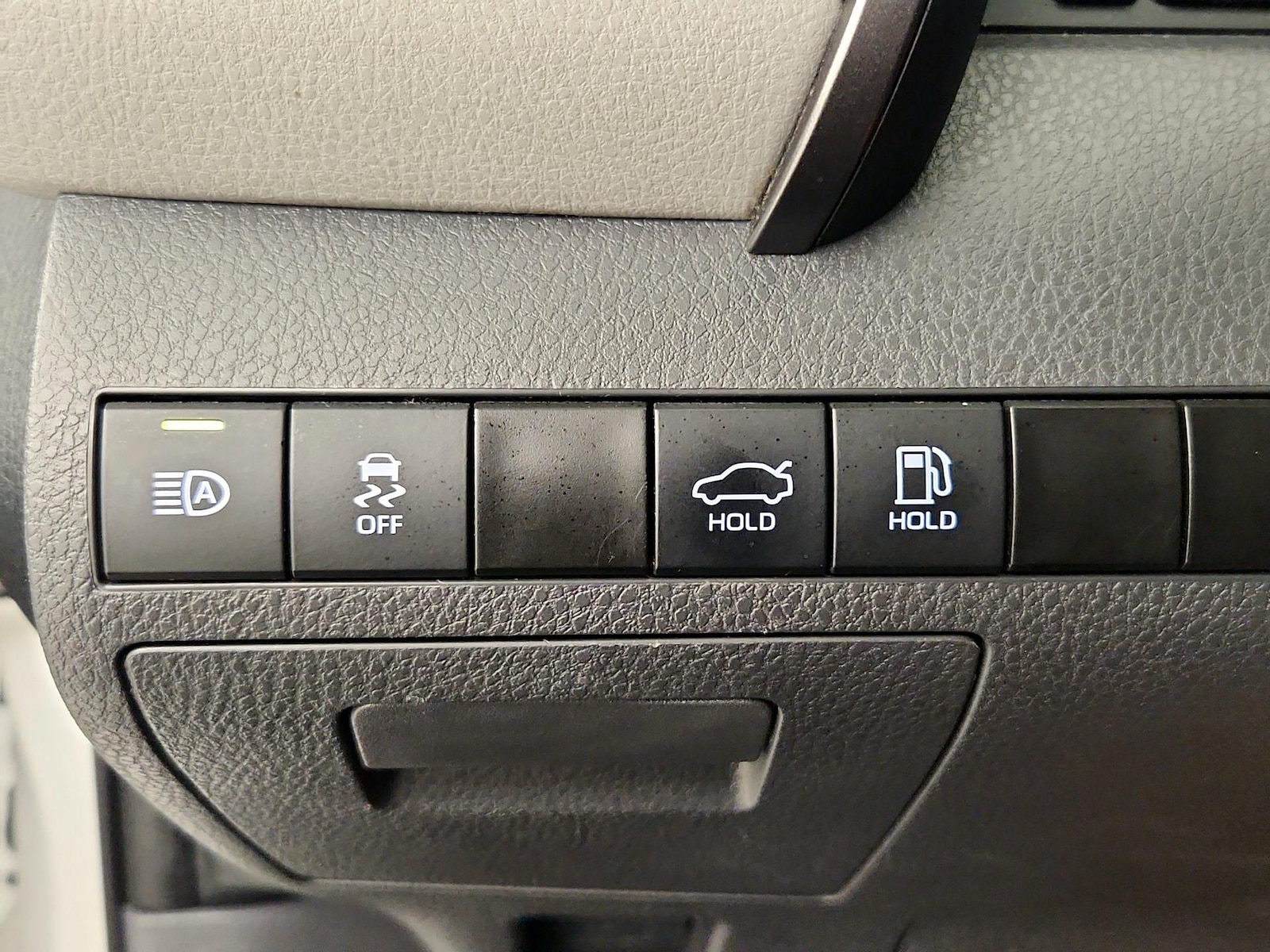 2023 Toyota Camry LE - Photo 14