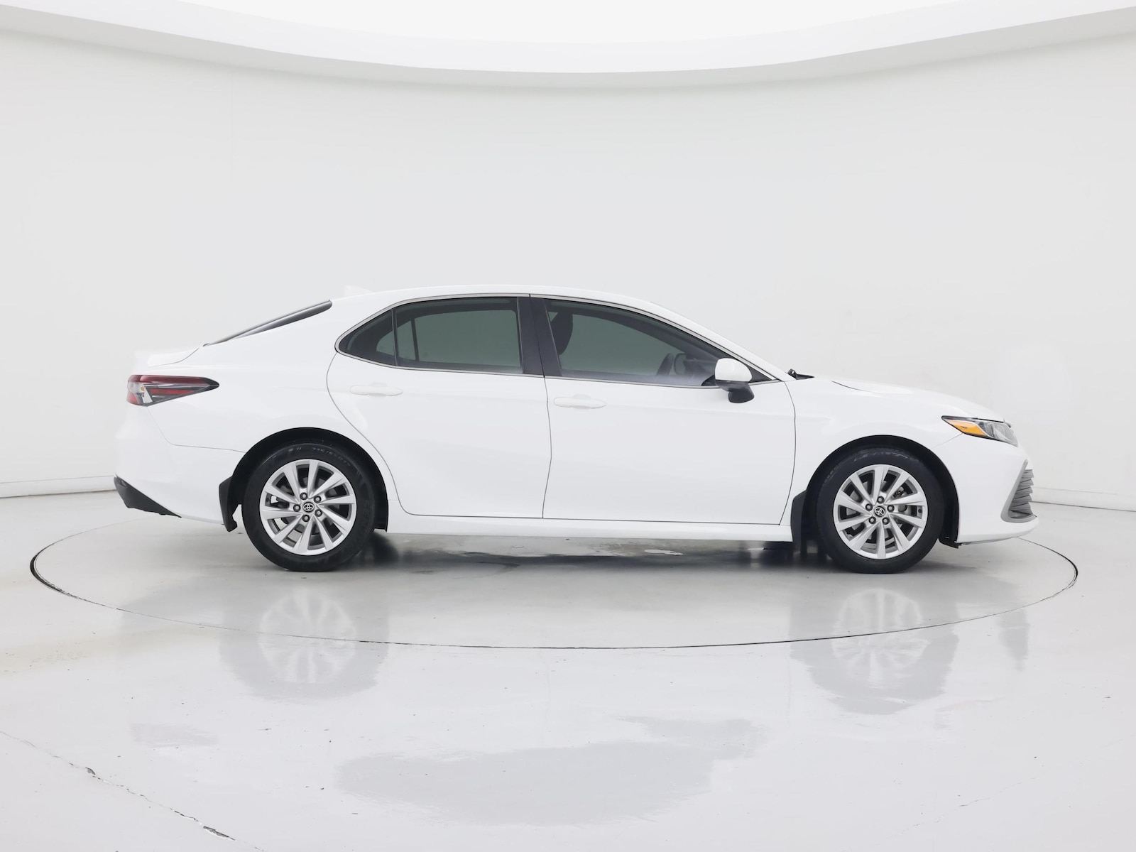 2023 Toyota Camry LE - Photo 8