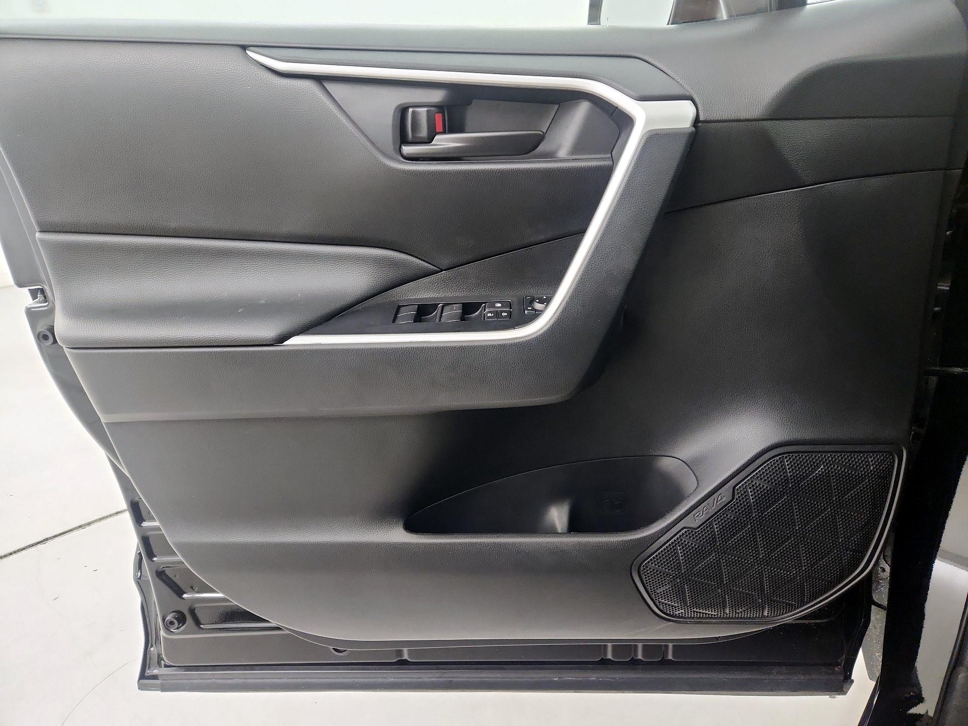 Thumbnail: 2025 Toyota RAV4 - 12