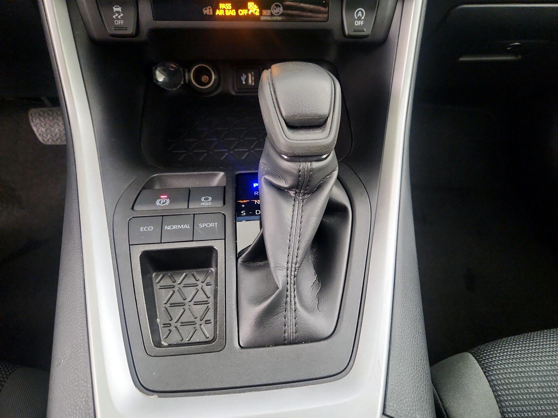 Thumbnail: 2025 Toyota RAV4 - 17