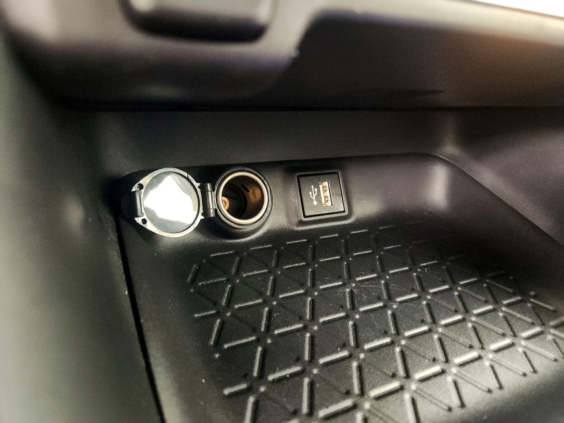 Thumbnail: 2025 Toyota RAV4 - 18