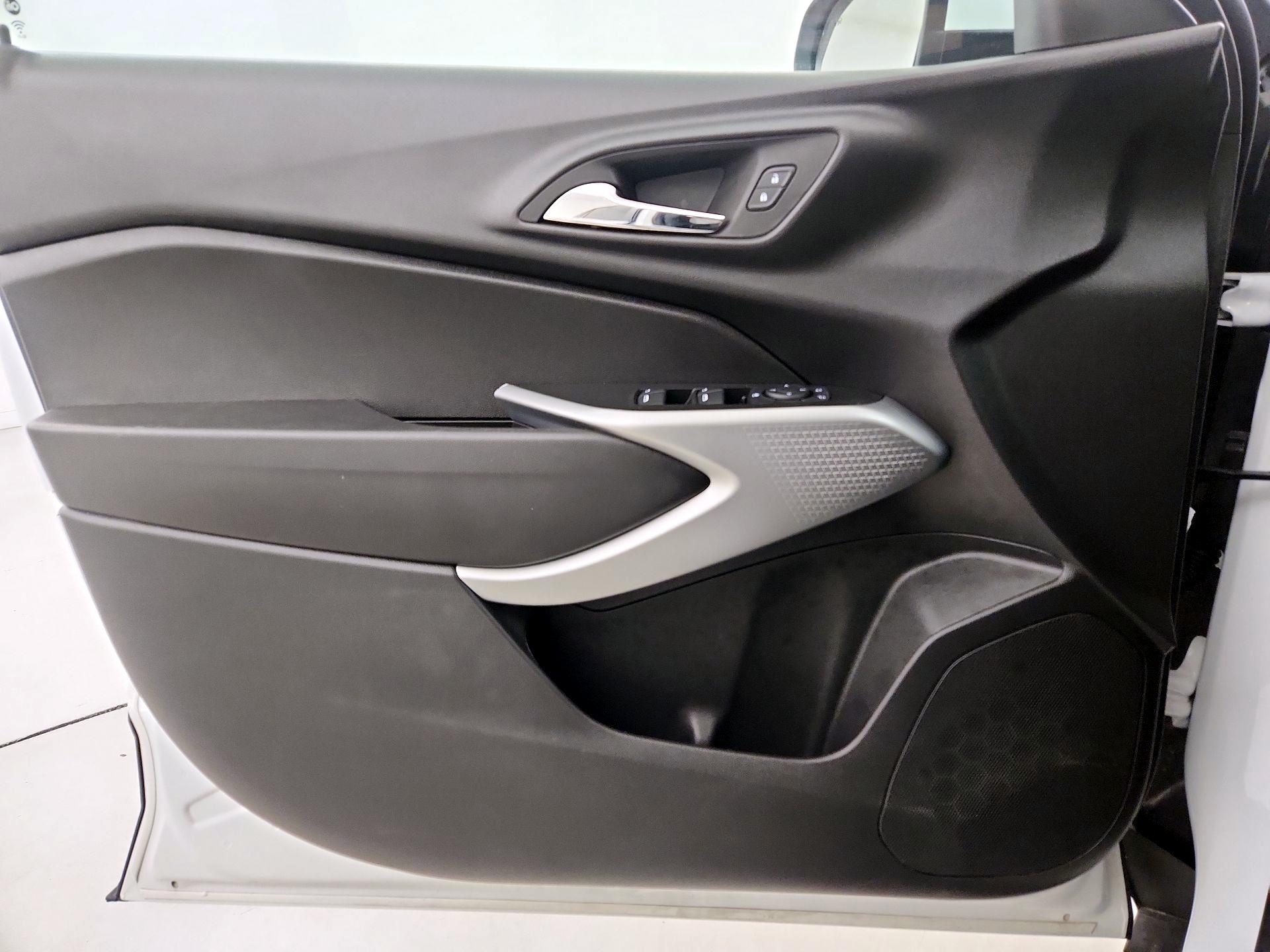 Thumbnail: 2025 Chevrolet Trax - 12