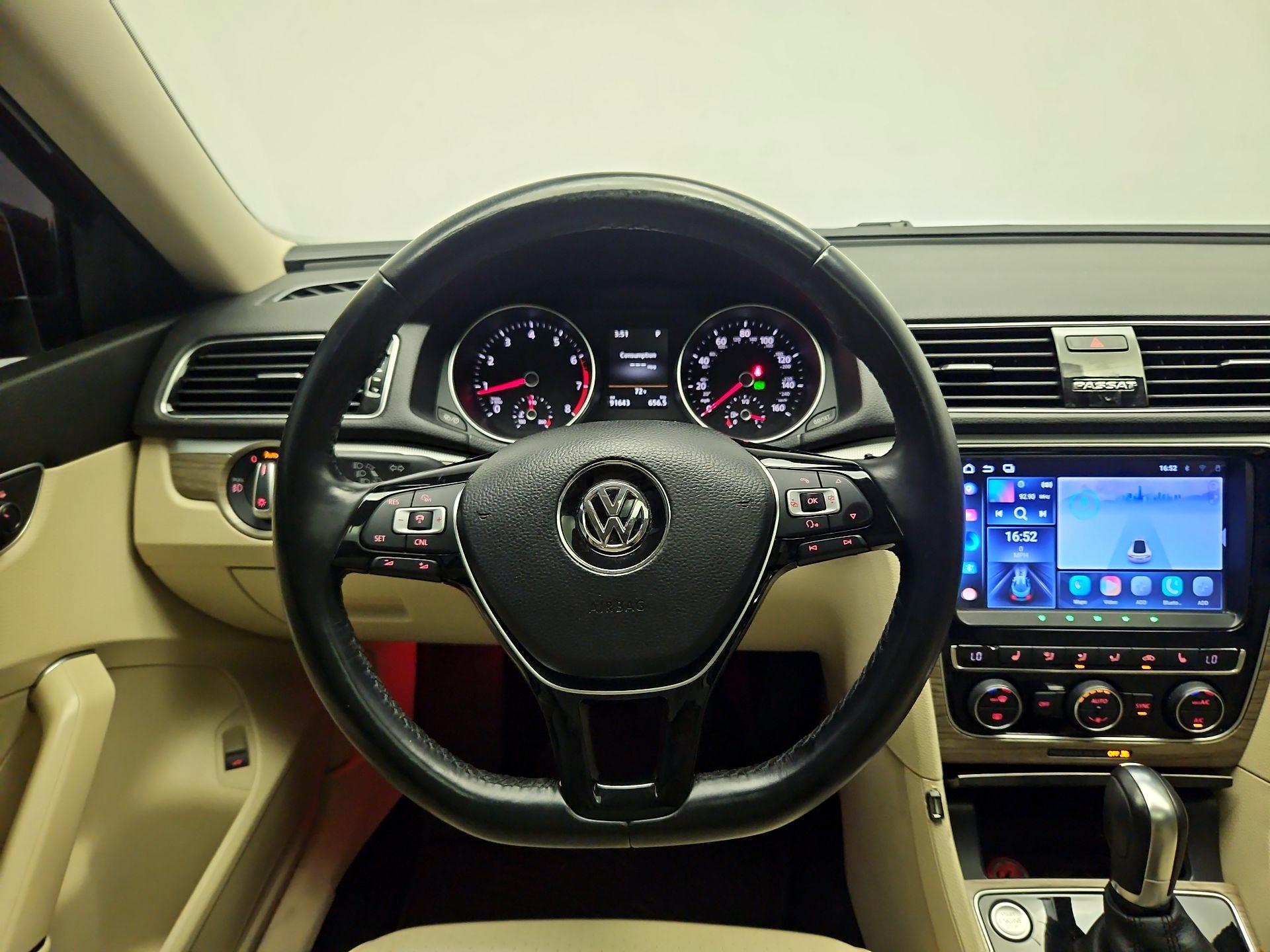 Thumbnail: 2018 Volkswagen Passat - 10