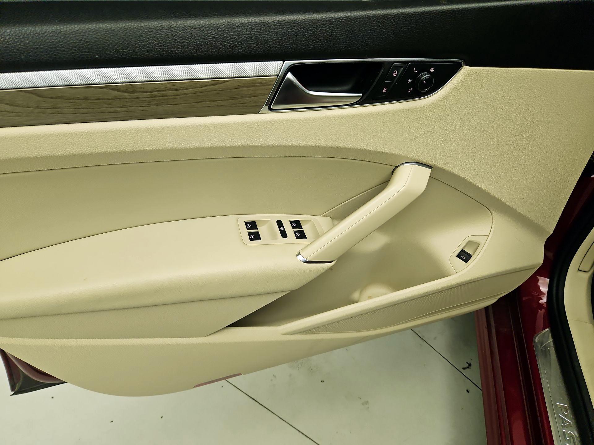 Thumbnail: 2018 Volkswagen Passat - 12