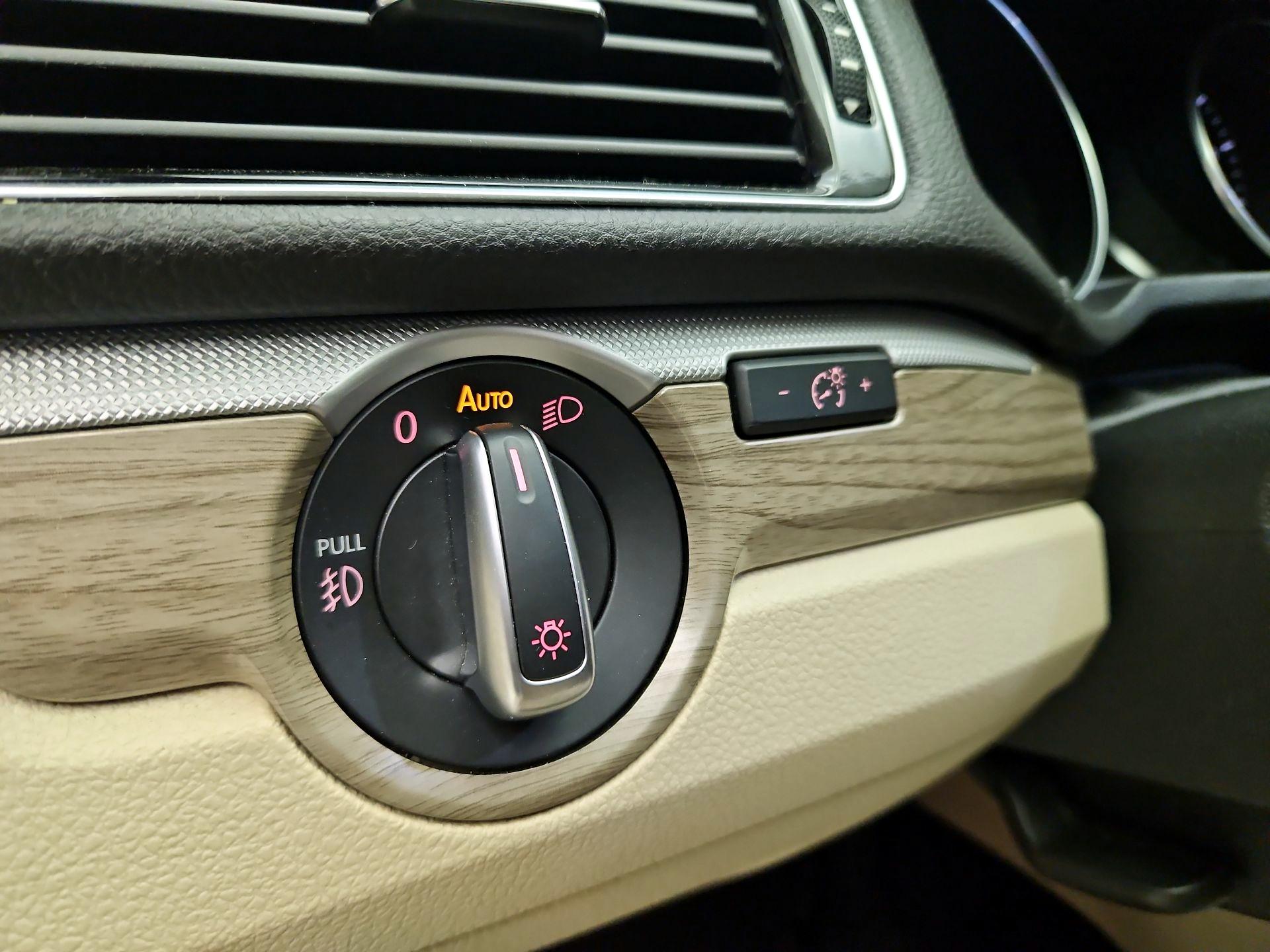 Thumbnail: 2018 Volkswagen Passat - 13