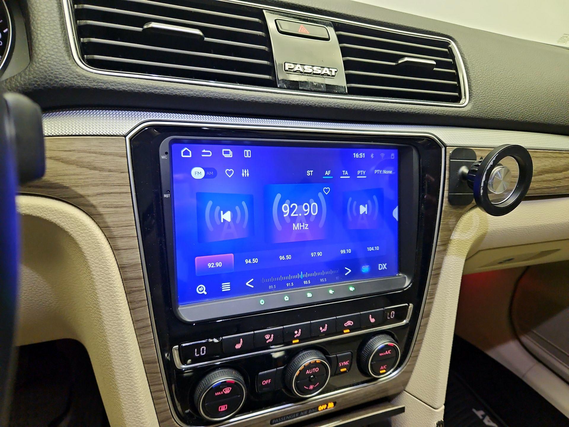 Thumbnail: 2018 Volkswagen Passat - 15