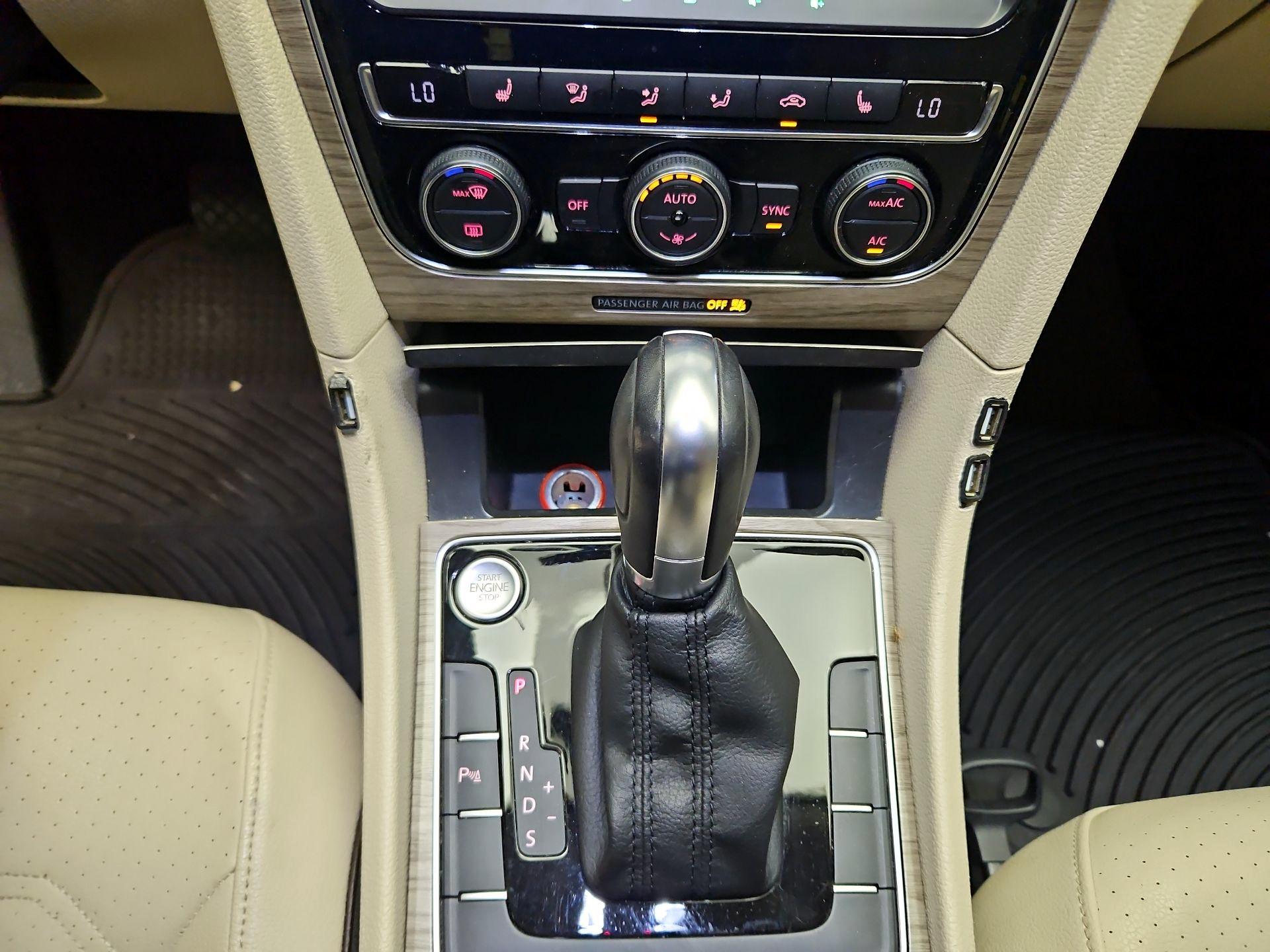 Thumbnail: 2018 Volkswagen Passat - 17