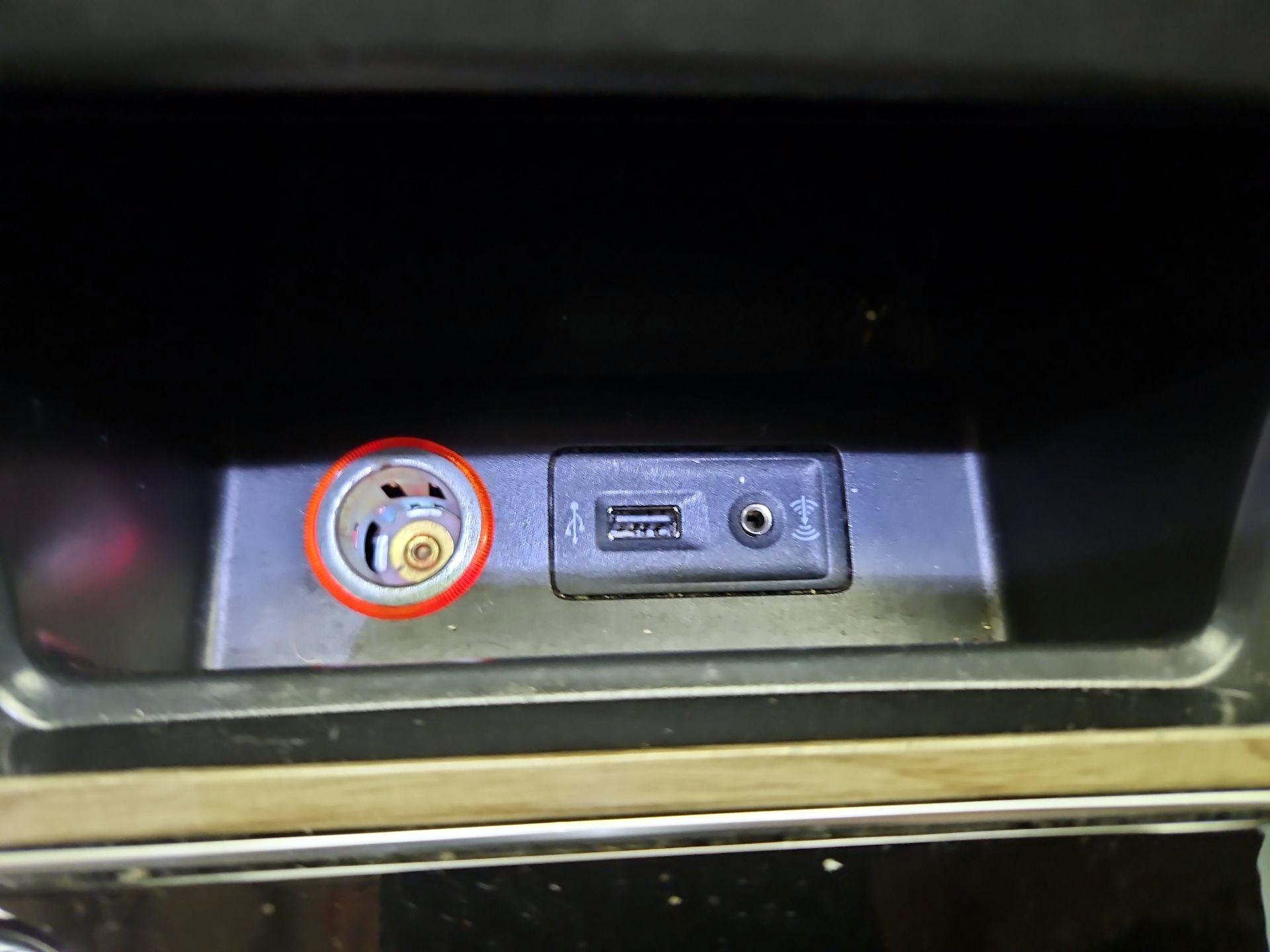 Thumbnail: 2018 Volkswagen Passat - 18