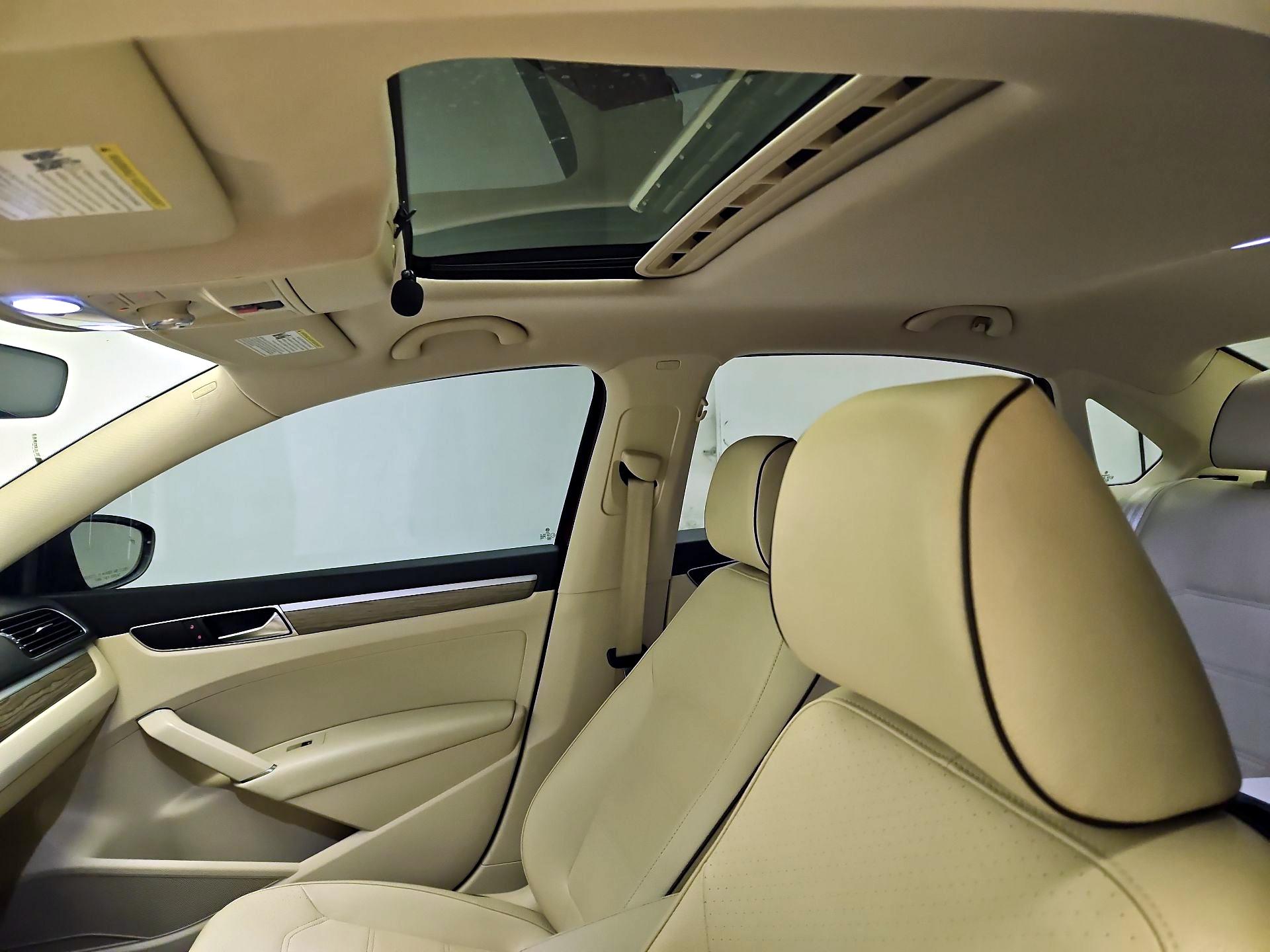 Thumbnail: 2018 Volkswagen Passat - 19