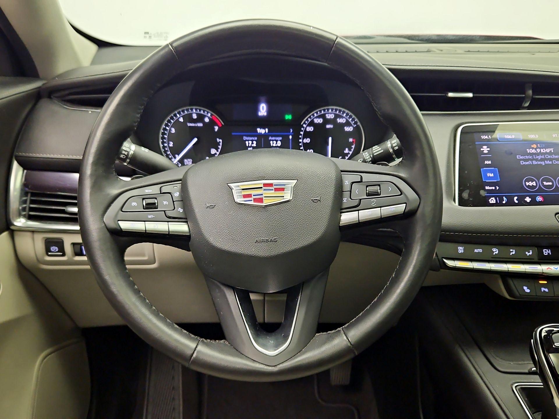 Thumbnail: 2022 Cadillac XT4 - 10