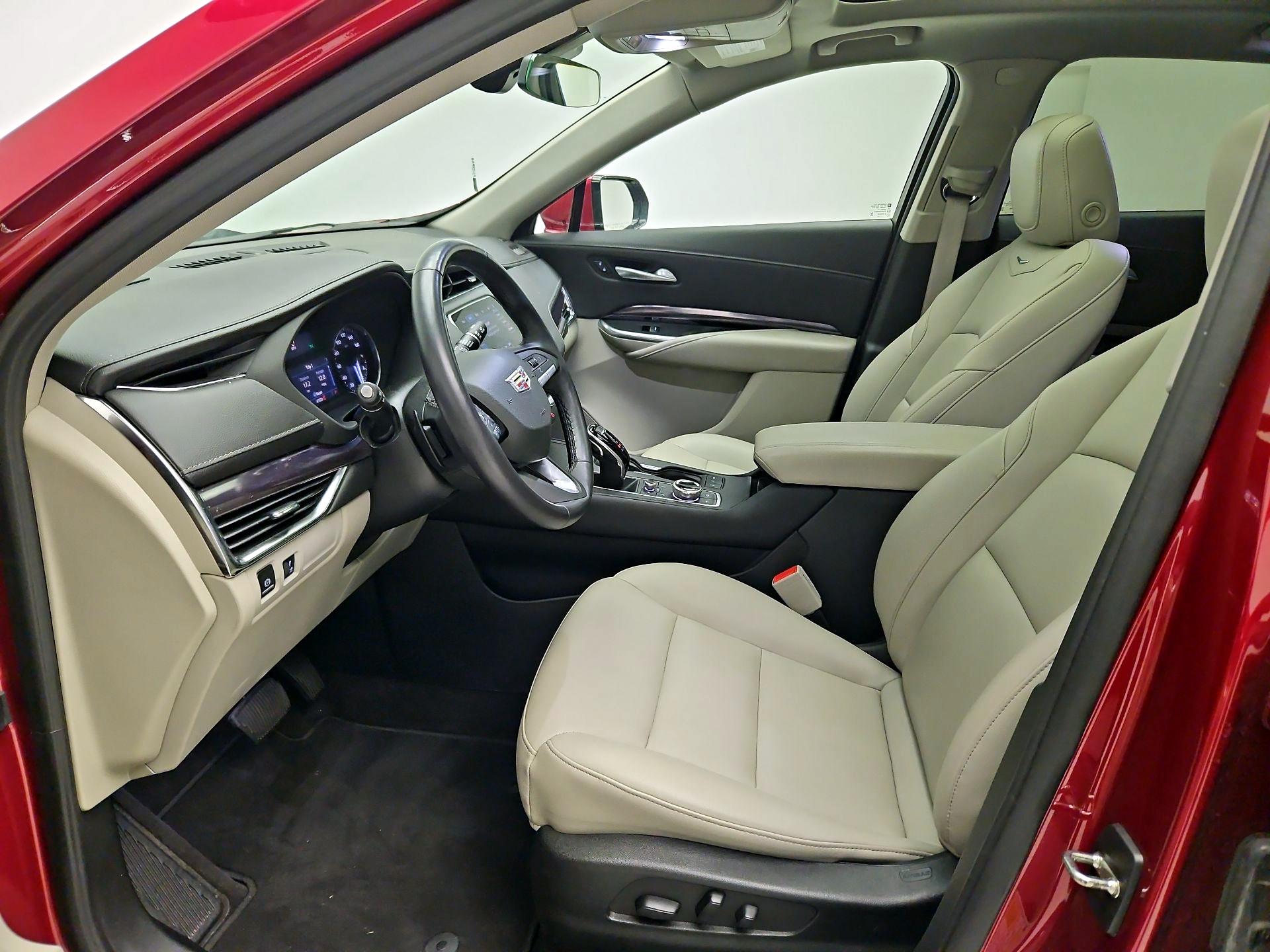 Thumbnail: 2022 Cadillac XT4 - 11