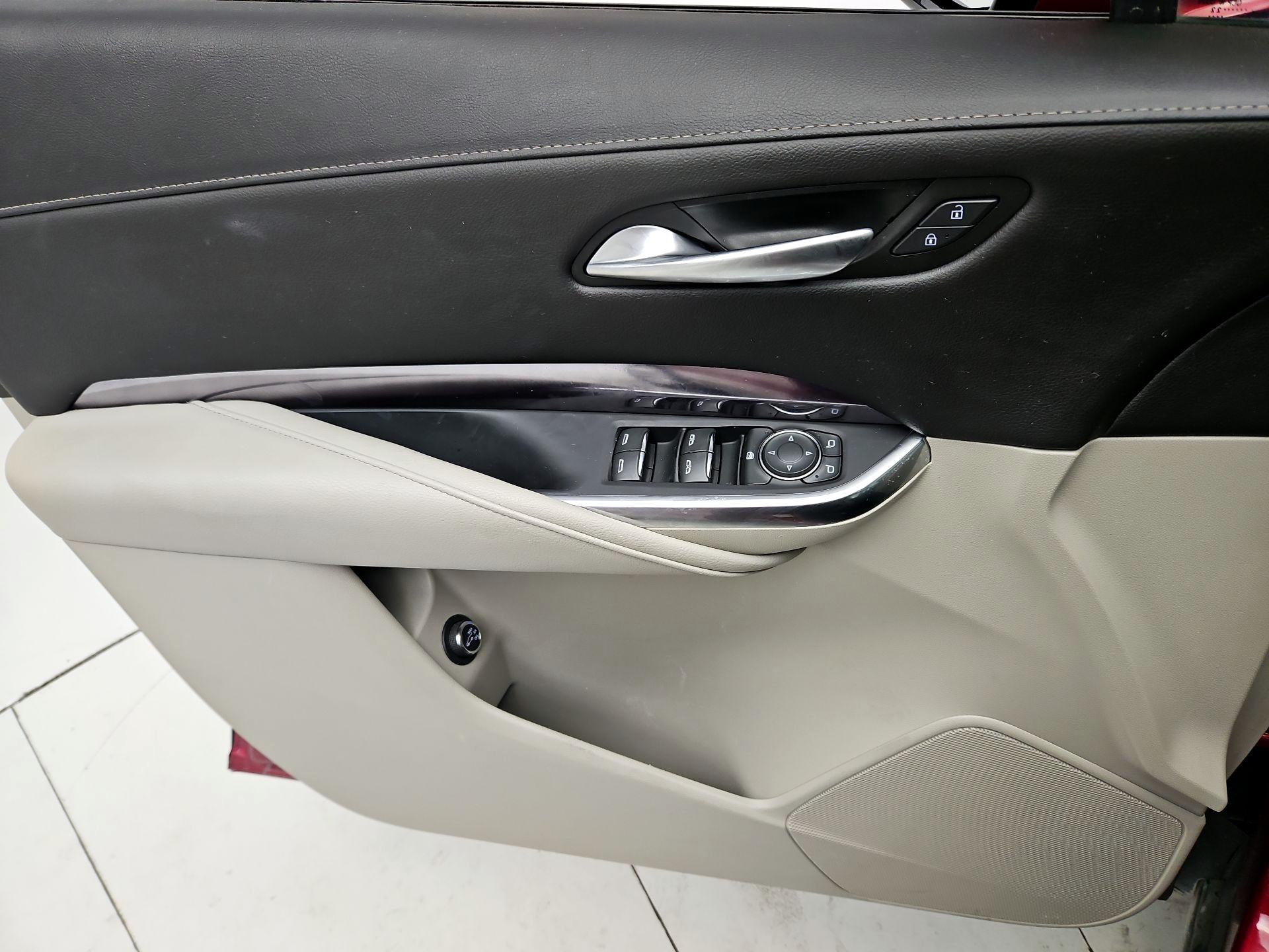 Thumbnail: 2022 Cadillac XT4 - 12