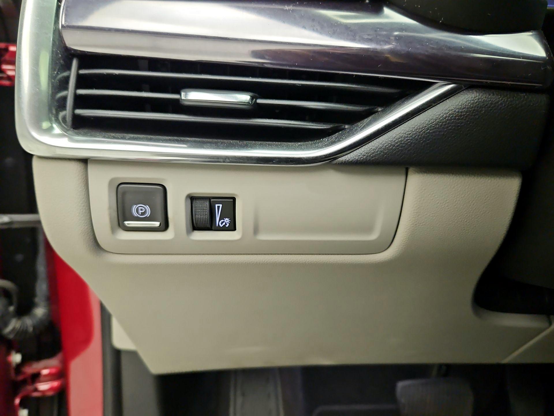 Thumbnail: 2022 Cadillac XT4 - 13