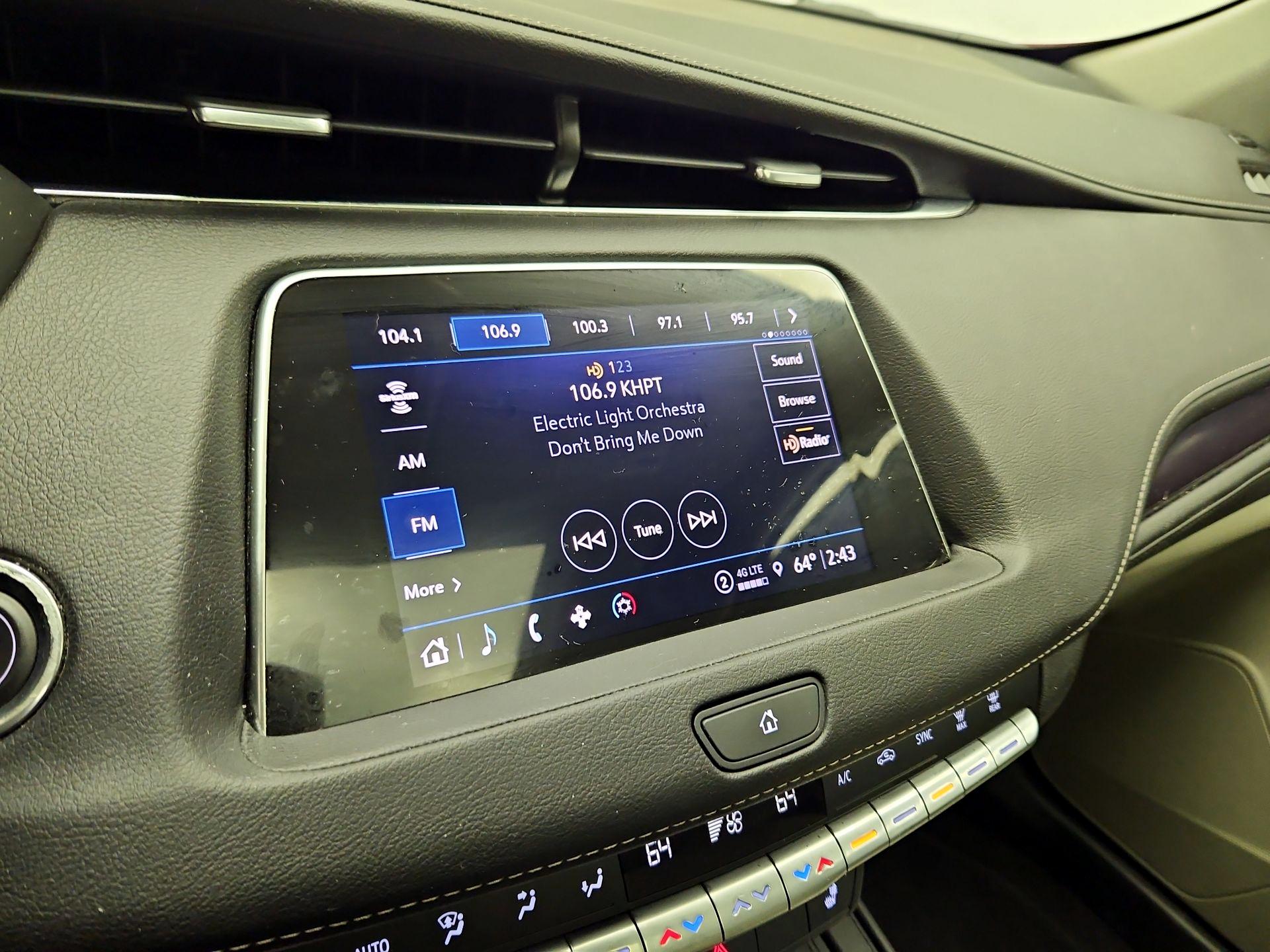 Thumbnail: 2022 Cadillac XT4 - 15