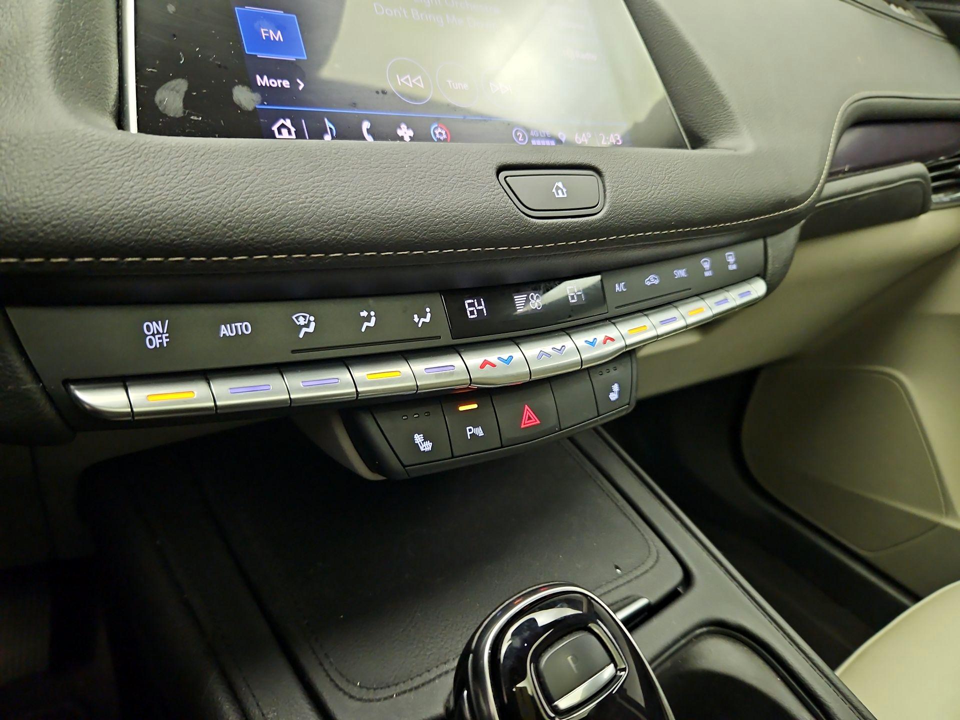 Thumbnail: 2022 Cadillac XT4 - 16