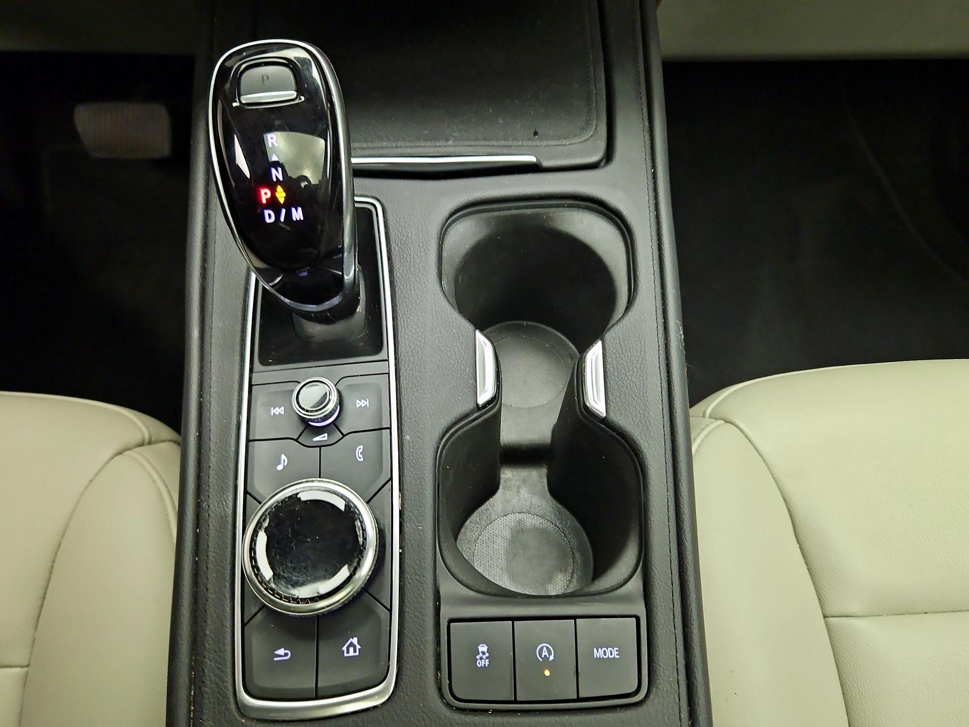 Thumbnail: 2022 Cadillac XT4 - 17