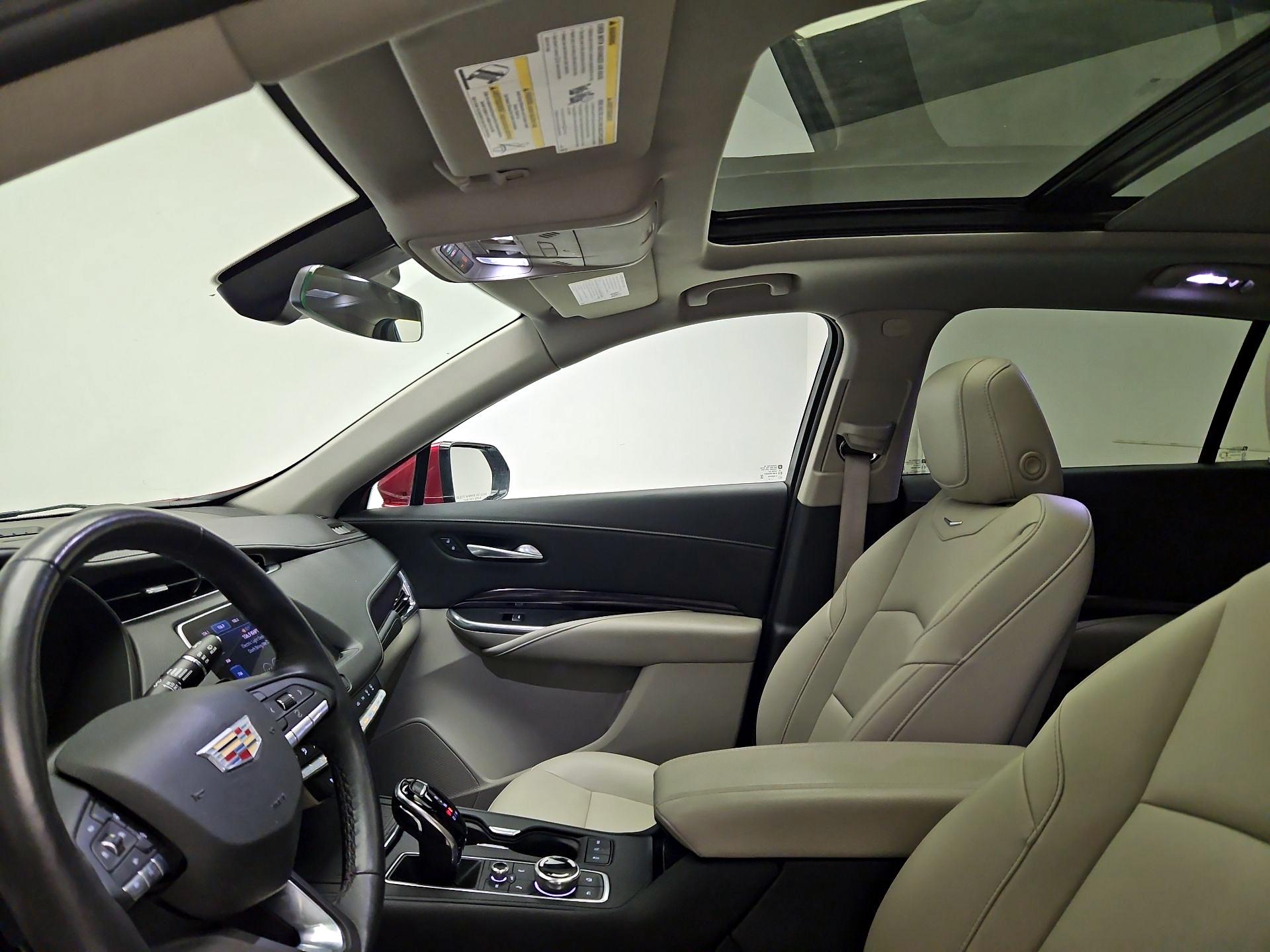 Thumbnail: 2022 Cadillac XT4 - 19