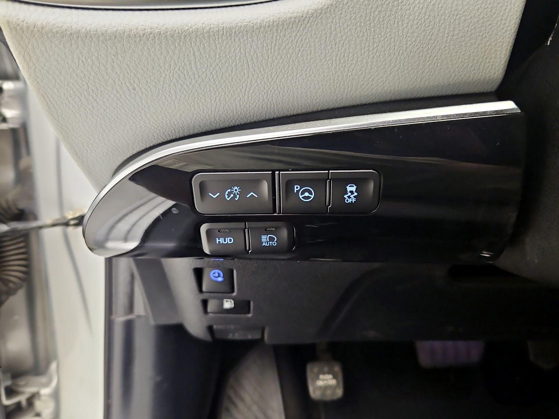 Thumbnail: 2017 Toyota Prius Prime - 13