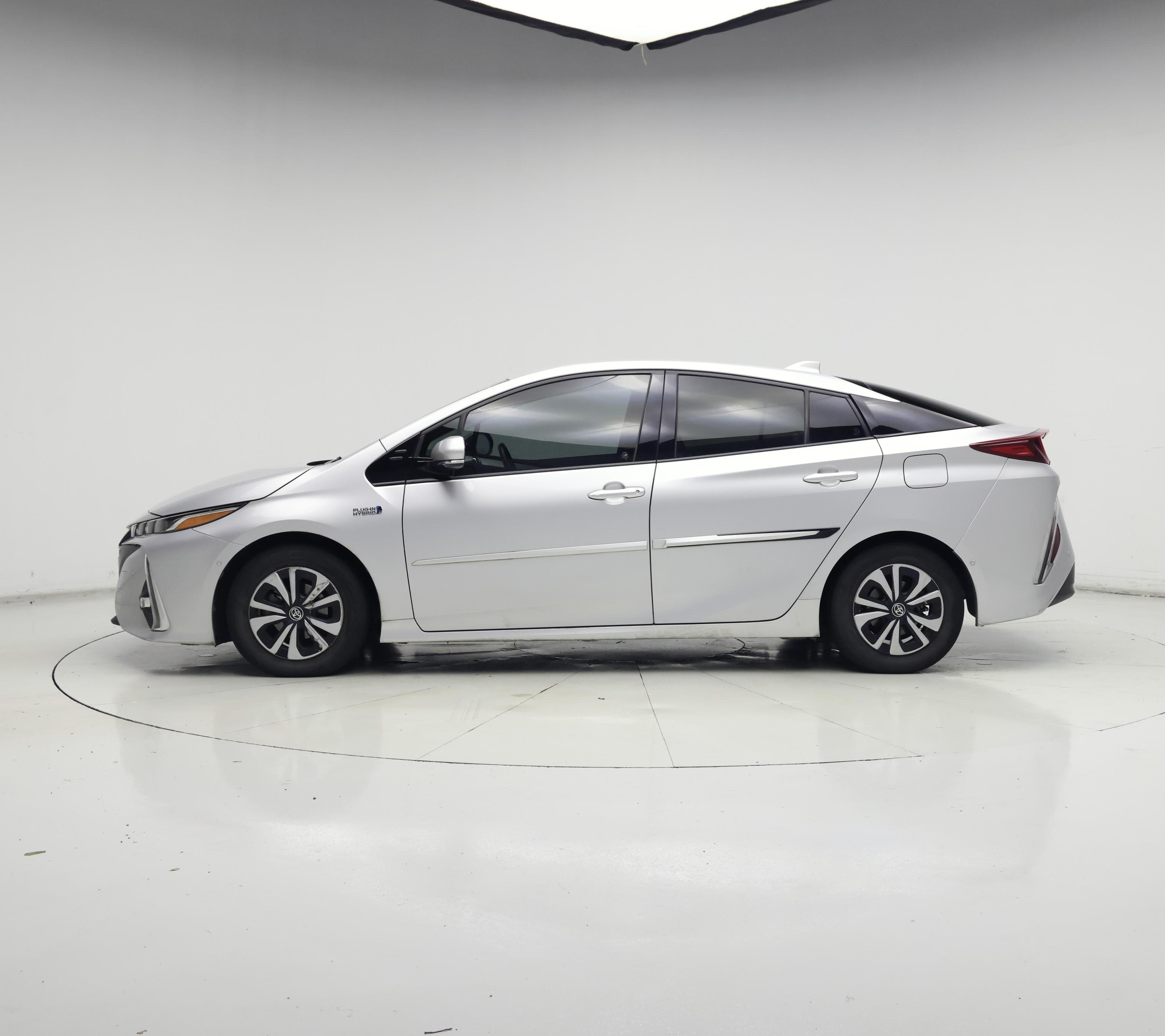 Thumbnail: 2017 Toyota Prius Prime - 3