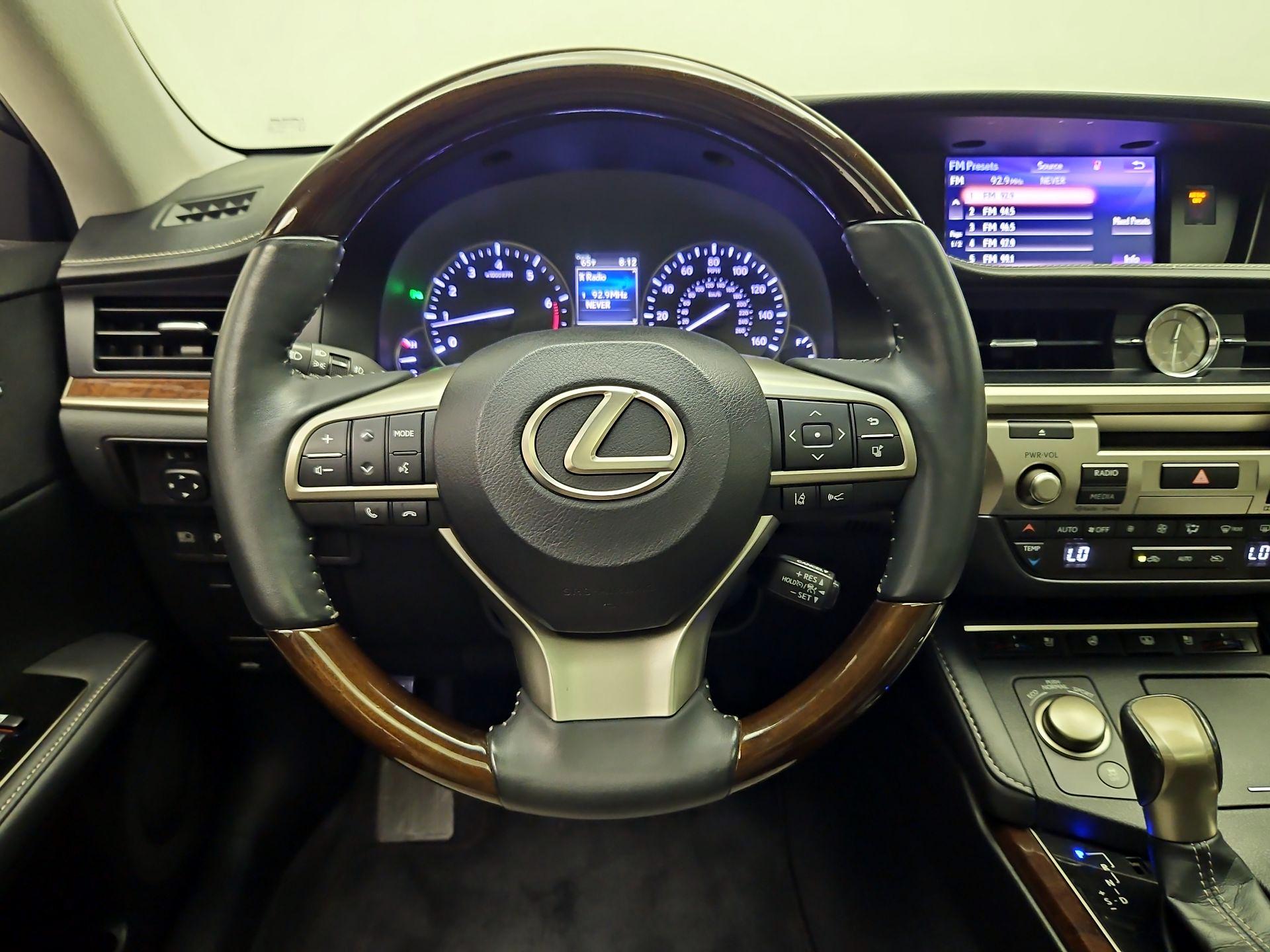 Thumbnail: 2018 Lexus ES - 10