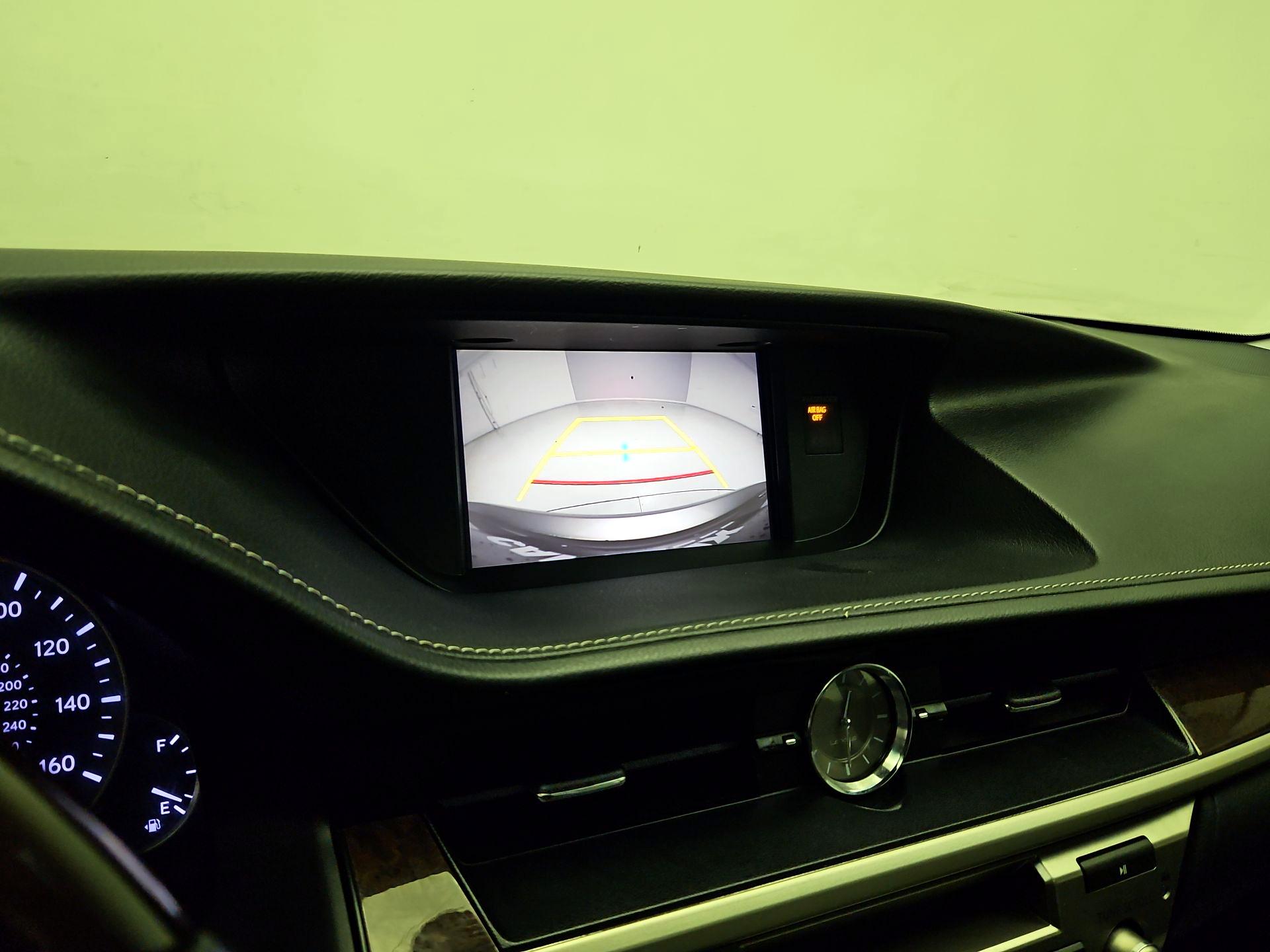 Thumbnail: 2018 Lexus ES - 15