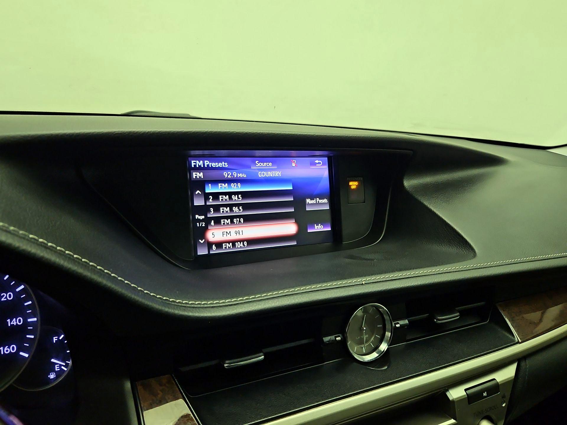 Thumbnail: 2018 Lexus ES - 16