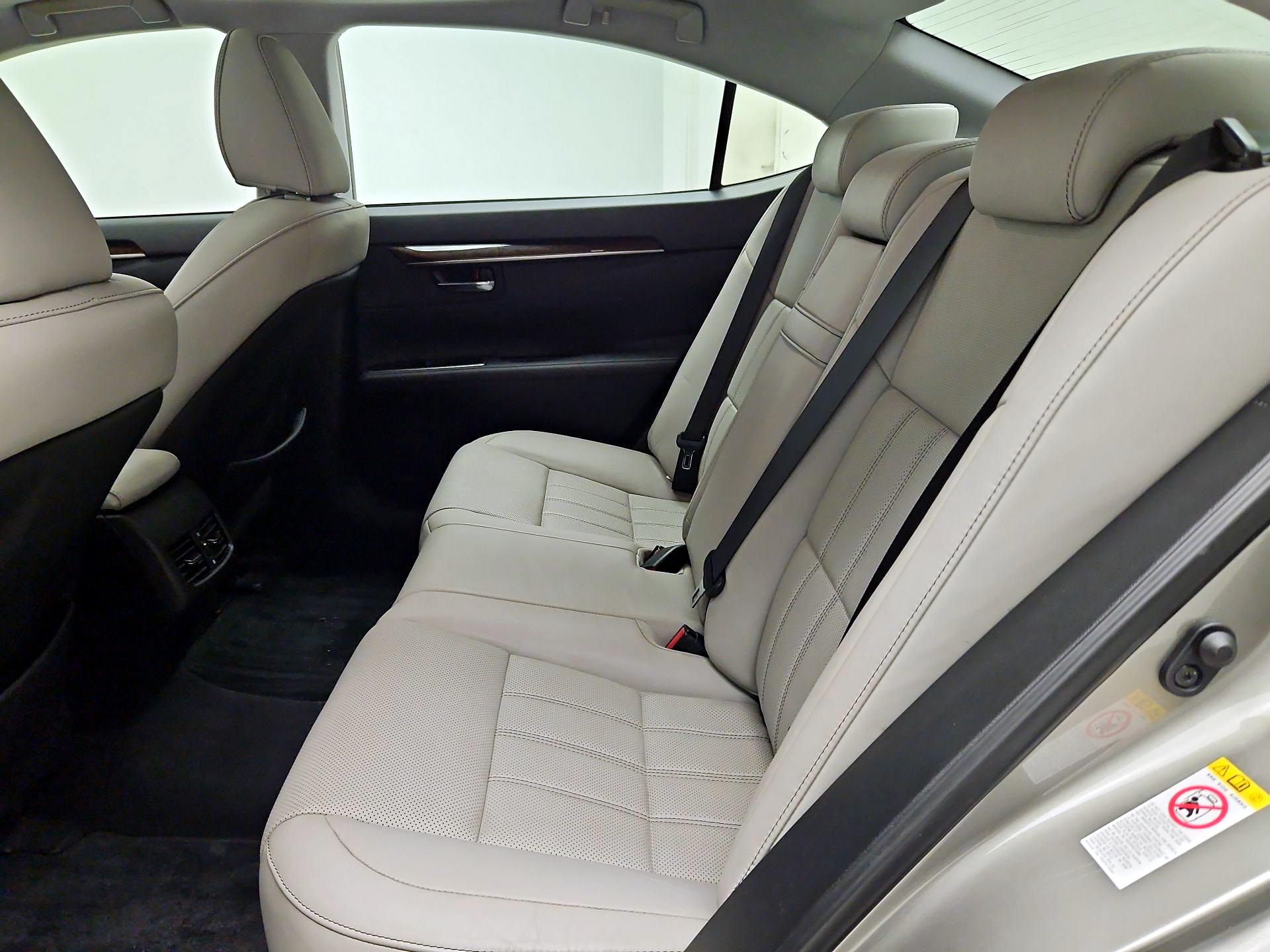 Thumbnail: 2018 Lexus ES - 20