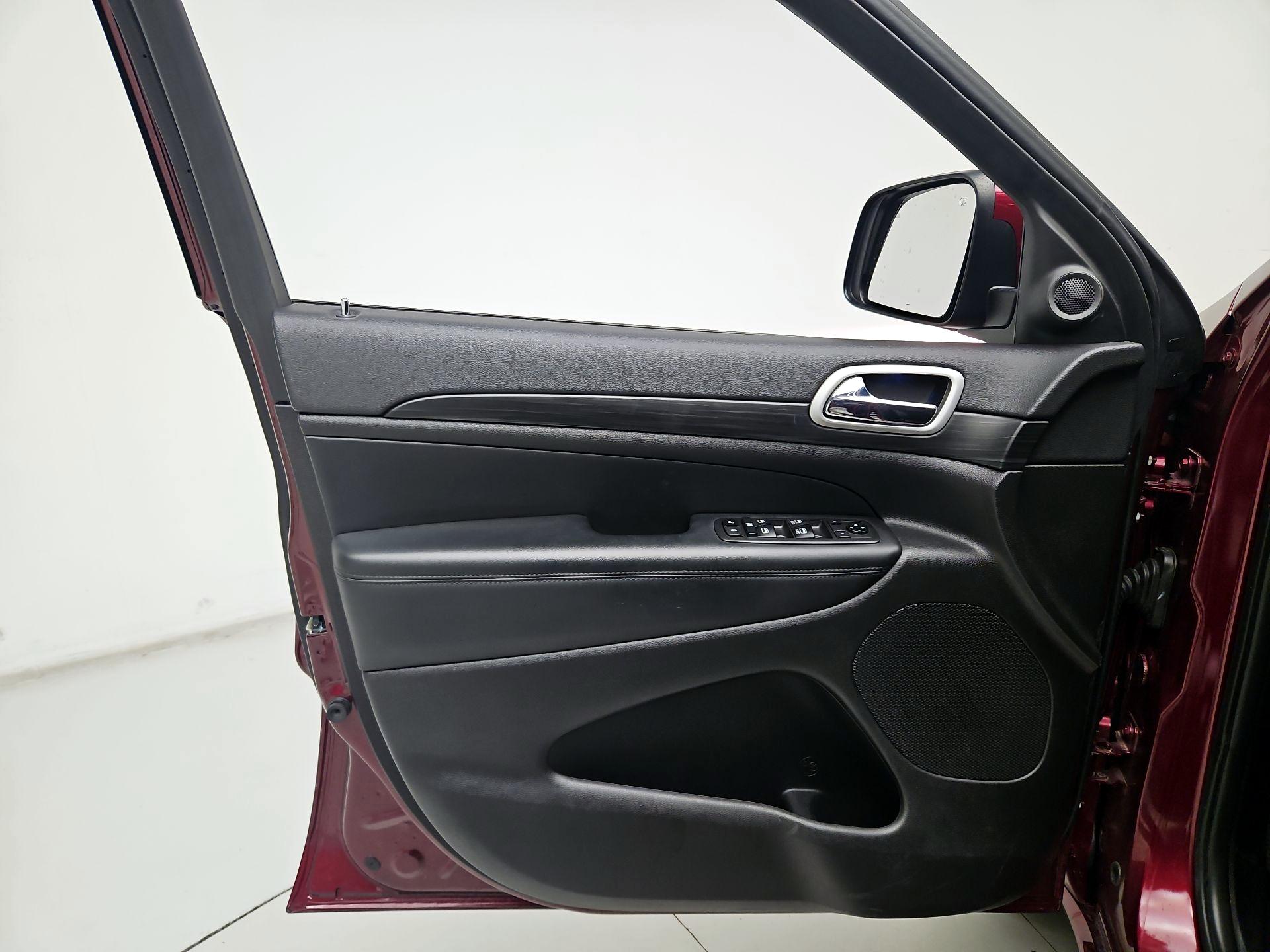 Thumbnail: 2021 Jeep Grand Cherokee - 12