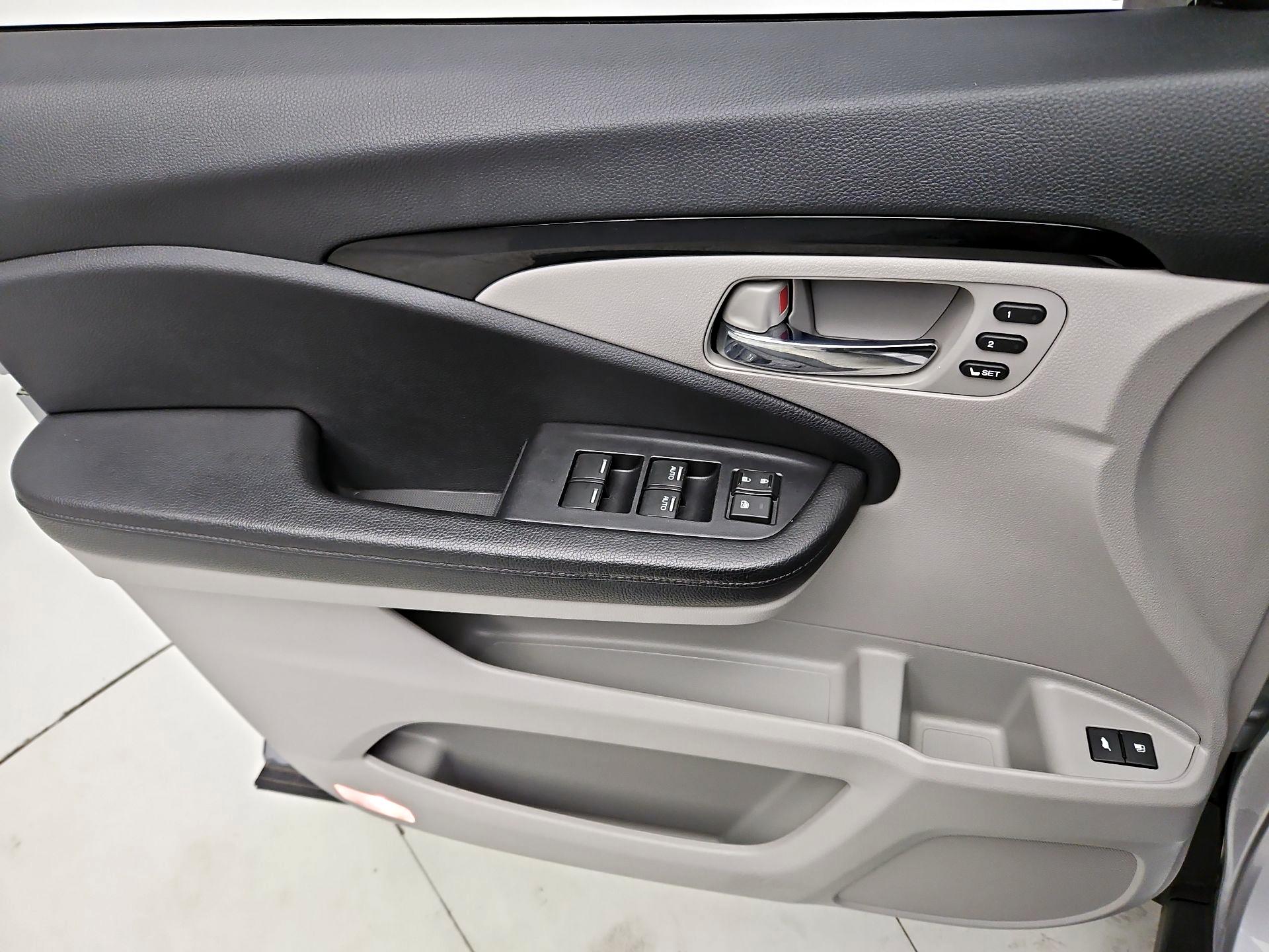 Thumbnail: 2020 Honda Pilot - 12