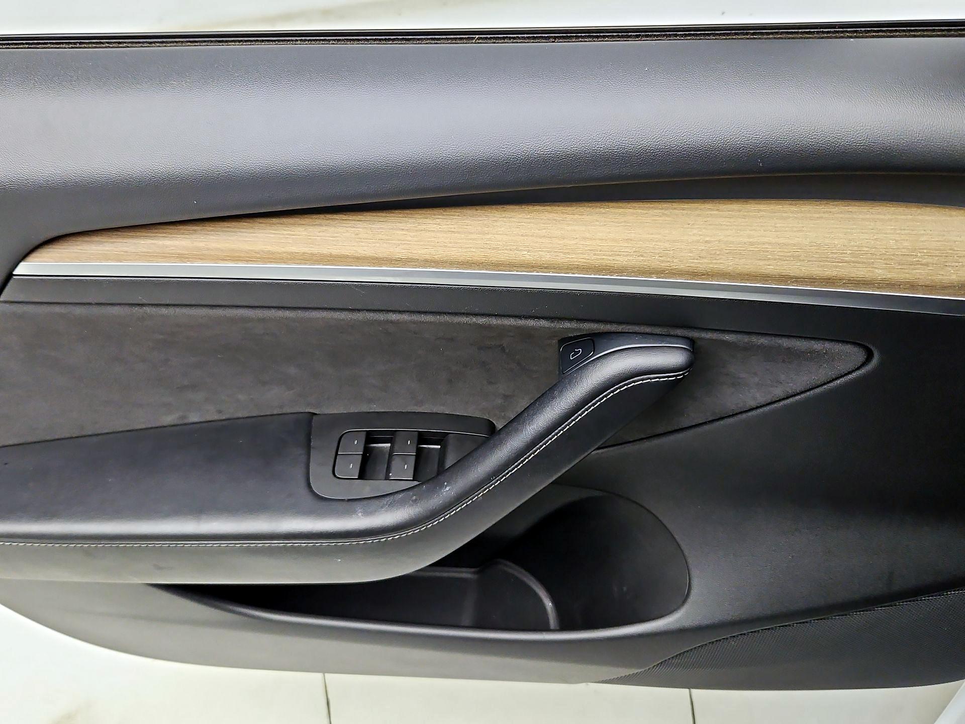 Thumbnail: 2021 Tesla Model 3 - 12