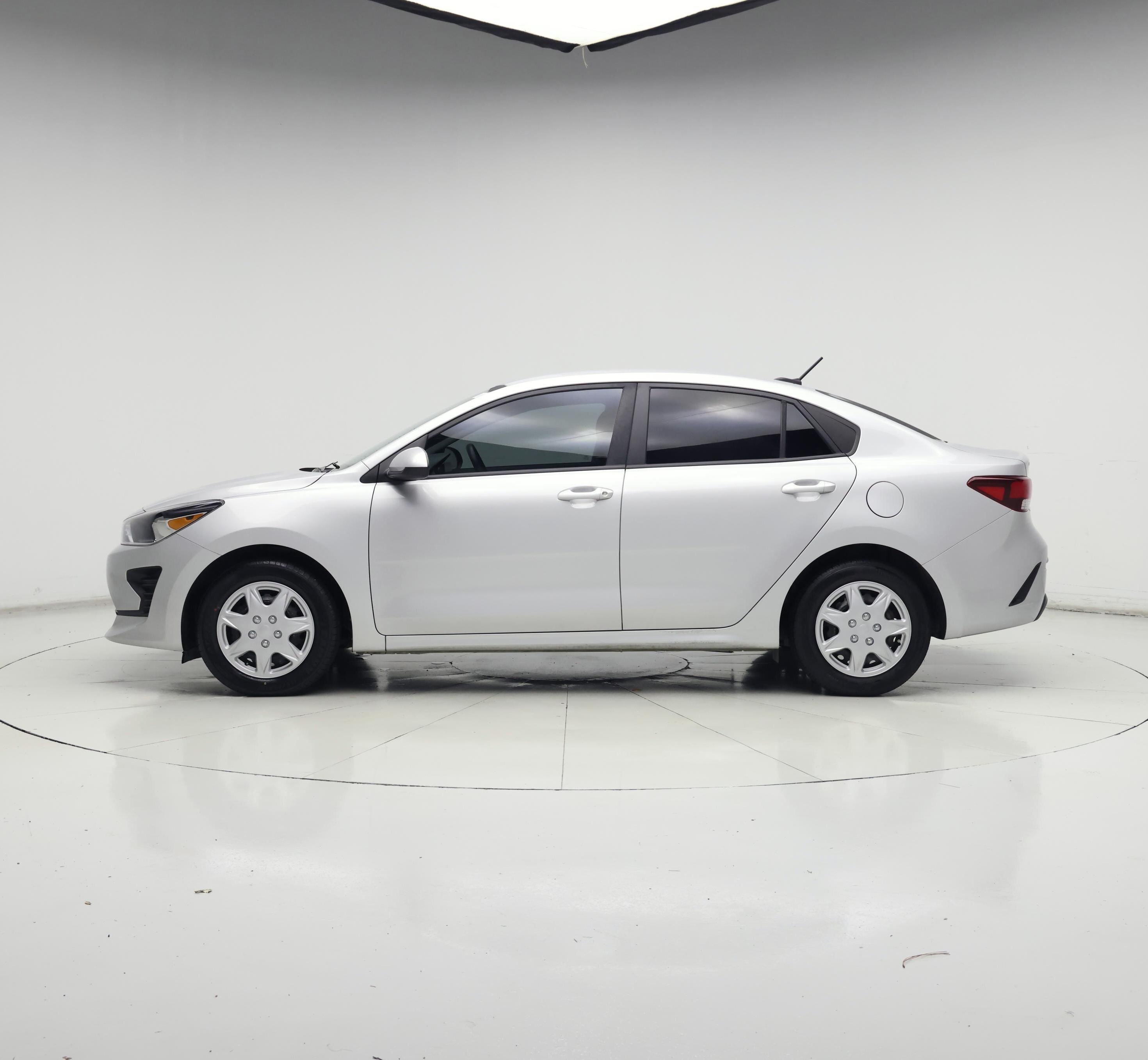 Thumbnail: 2023 Kia Rio - 3
