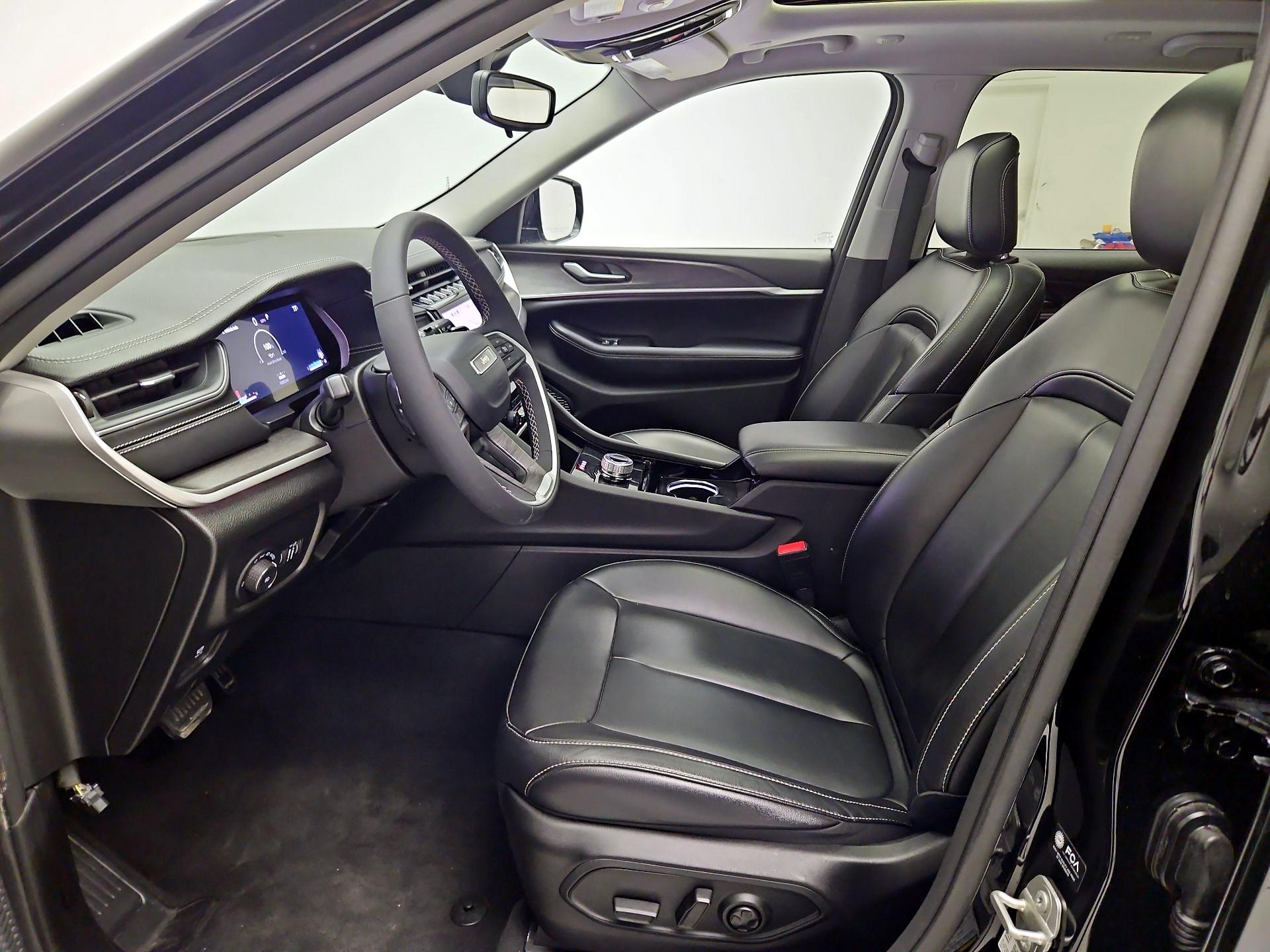 Thumbnail: 2023 Jeep Grand Cherokee - 11