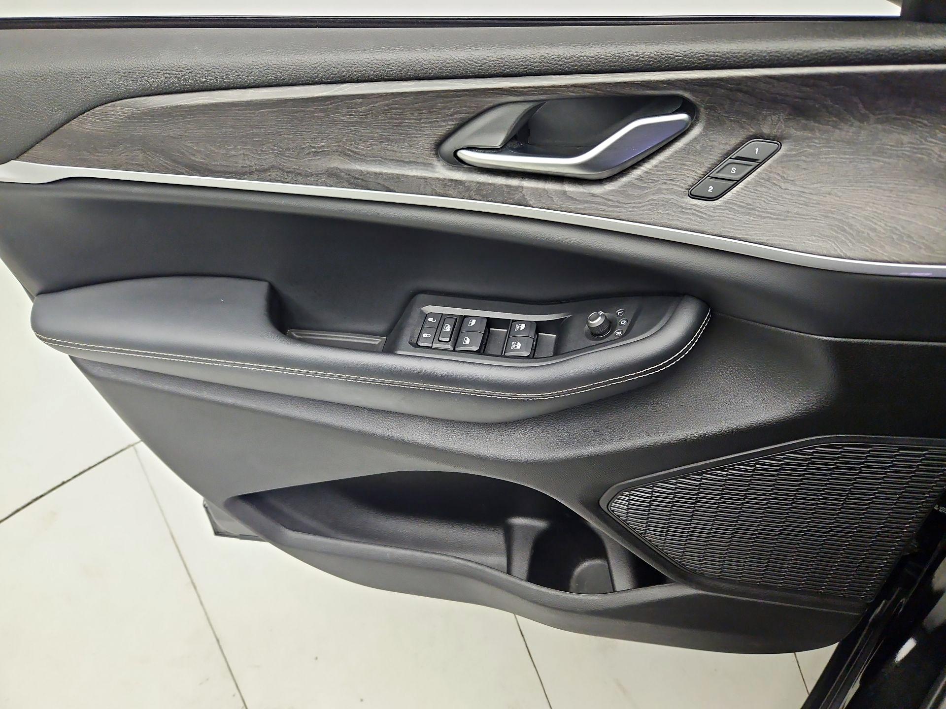 Thumbnail: 2023 Jeep Grand Cherokee - 12