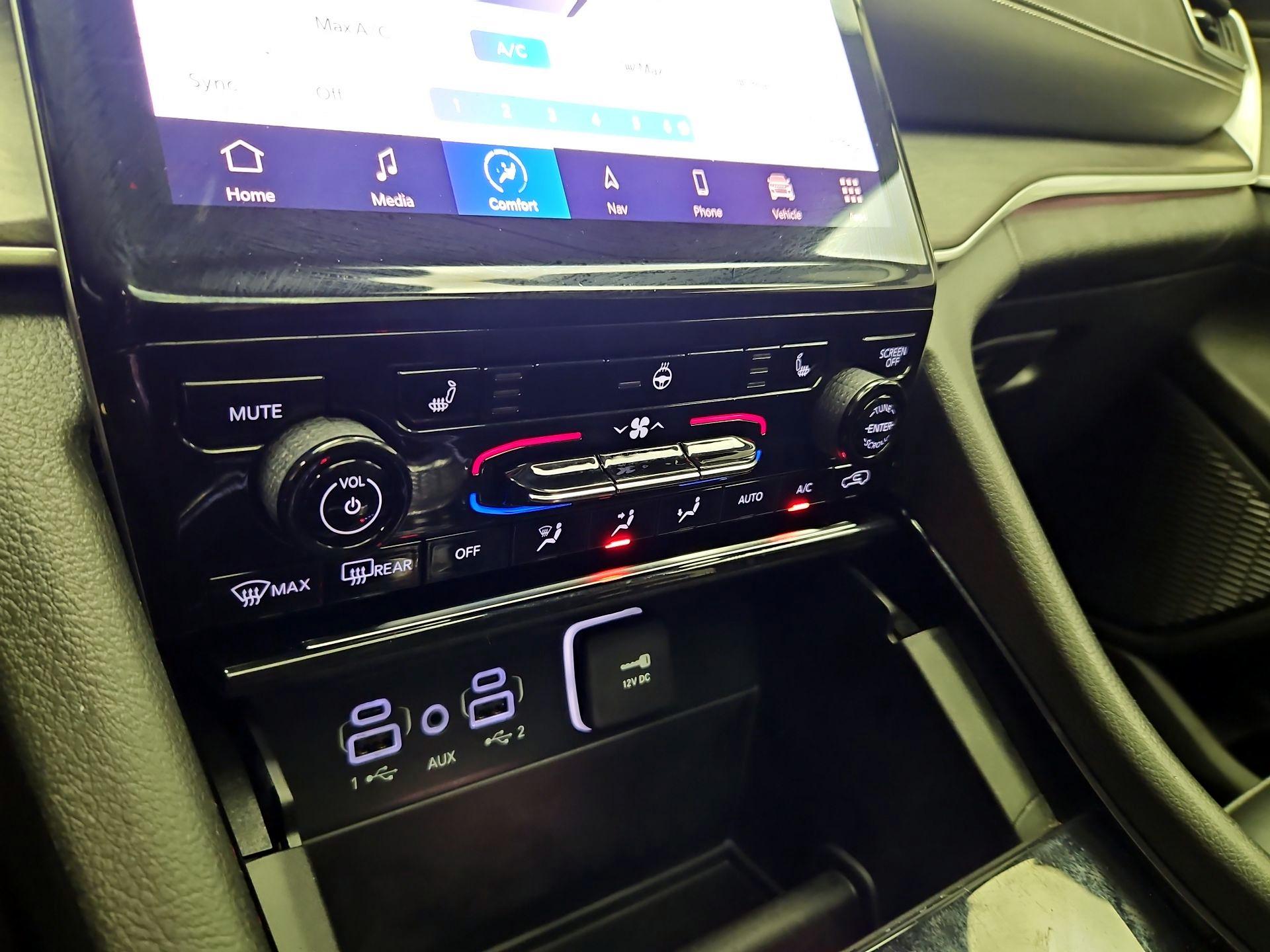 Thumbnail: 2023 Jeep Grand Cherokee - 17