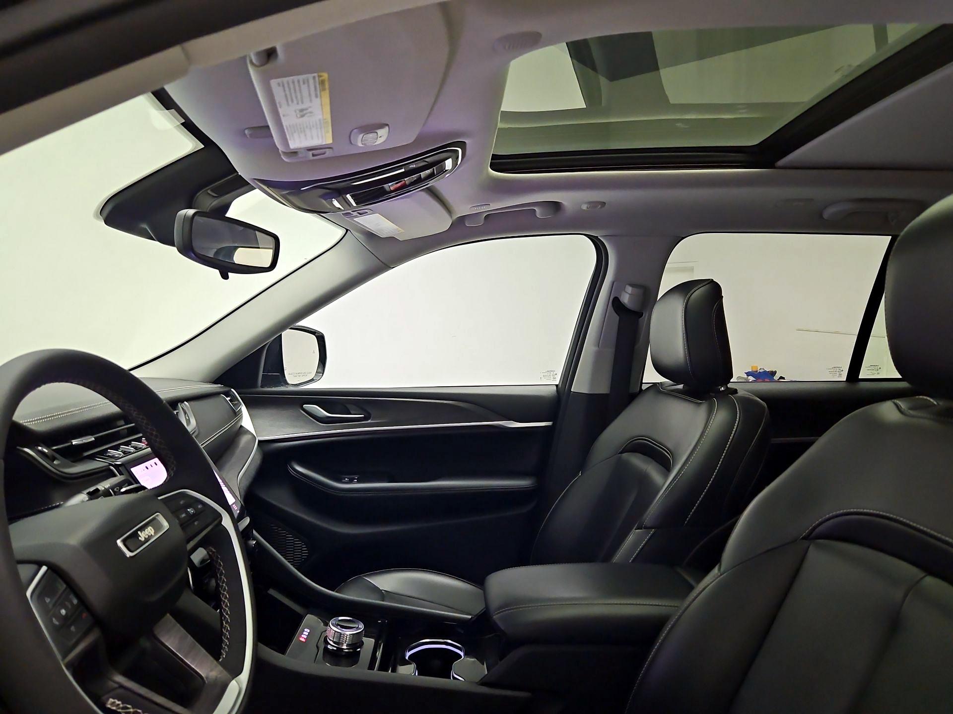 Thumbnail: 2023 Jeep Grand Cherokee - 20