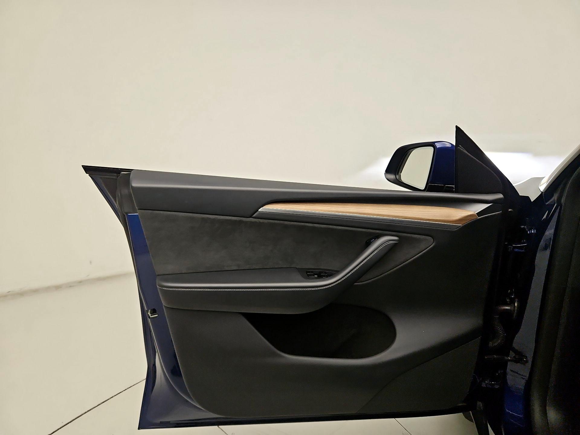 Thumbnail: 2025 Tesla Model Y - 12