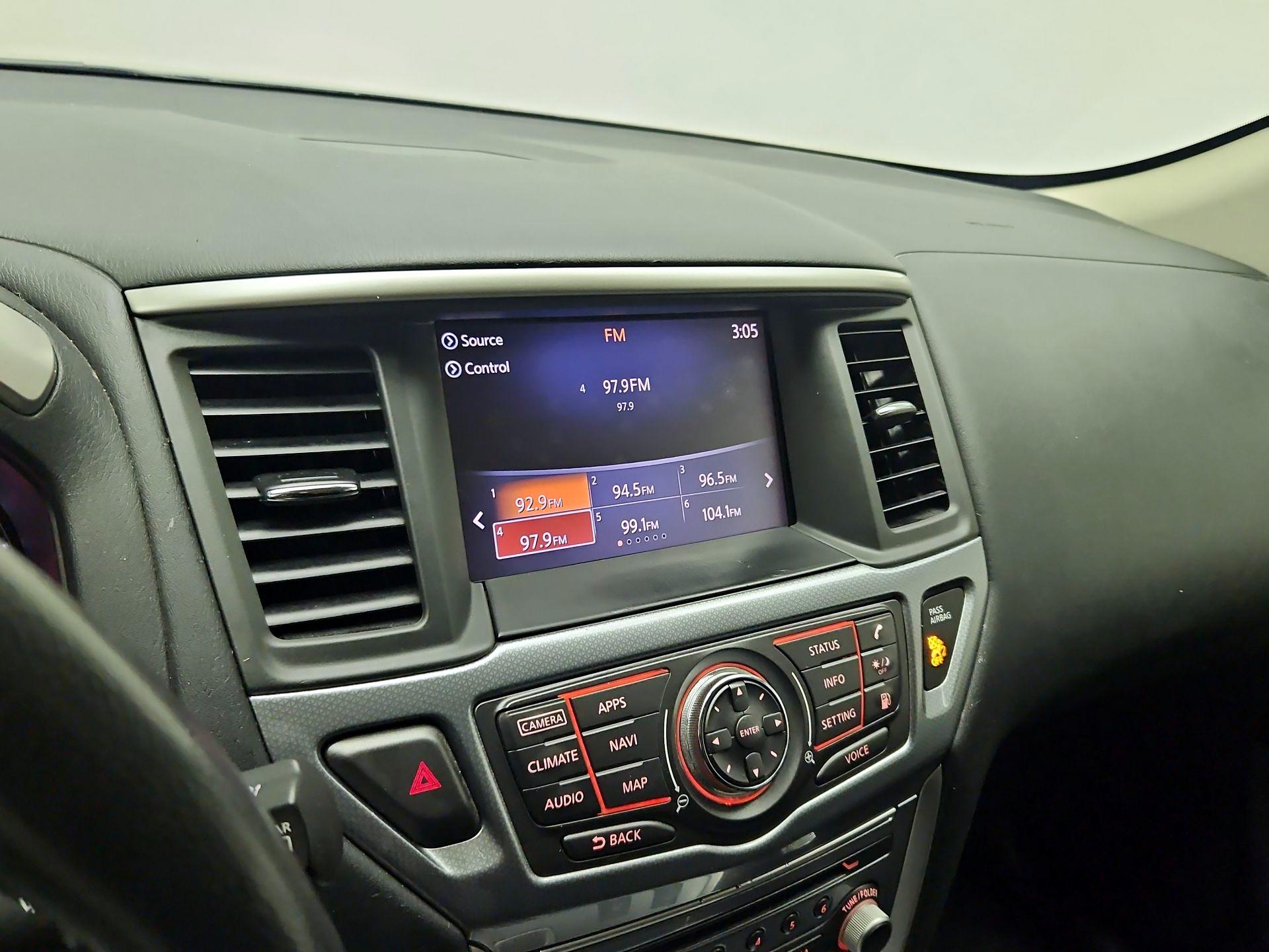 Thumbnail: 2018 Nissan Pathfinder - 16