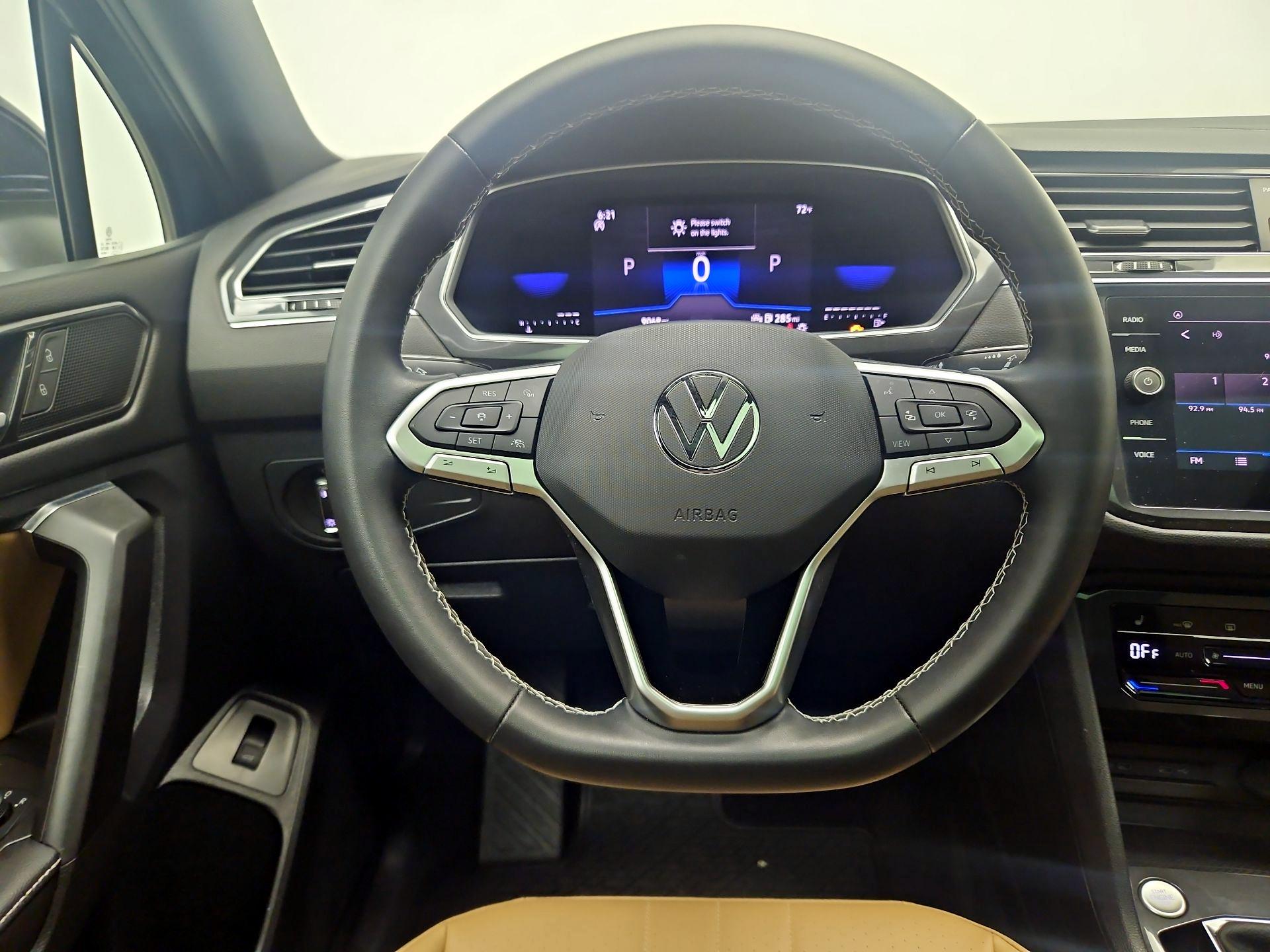 Thumbnail: 2022 Volkswagen Tiguan - 10