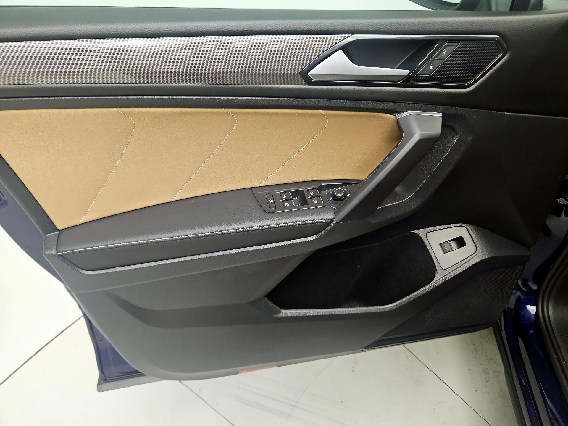 Thumbnail: 2022 Volkswagen Tiguan - 12