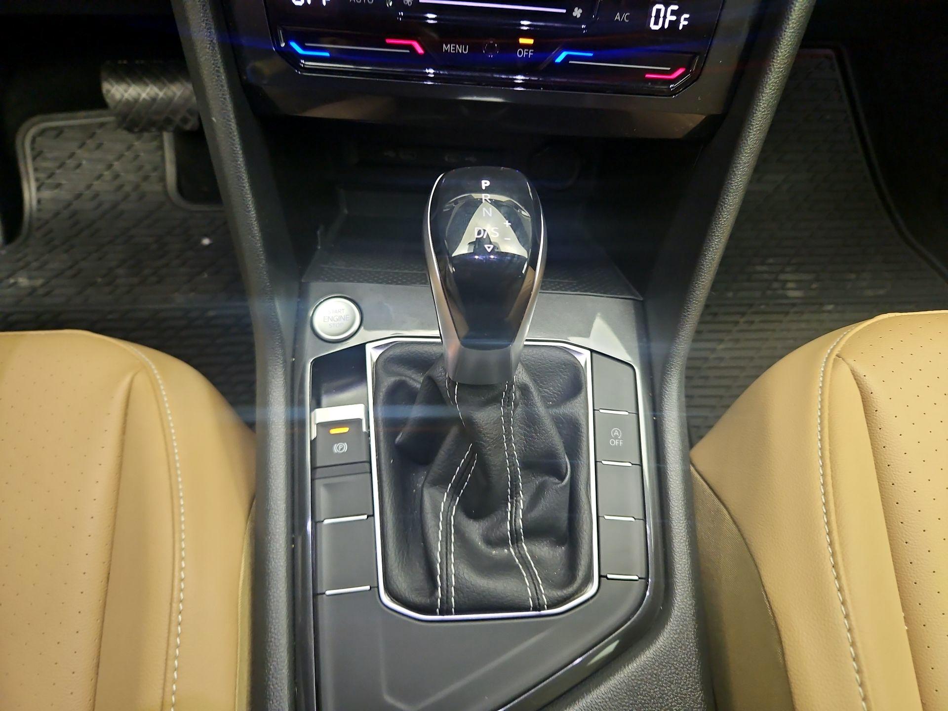 Thumbnail: 2022 Volkswagen Tiguan - 17