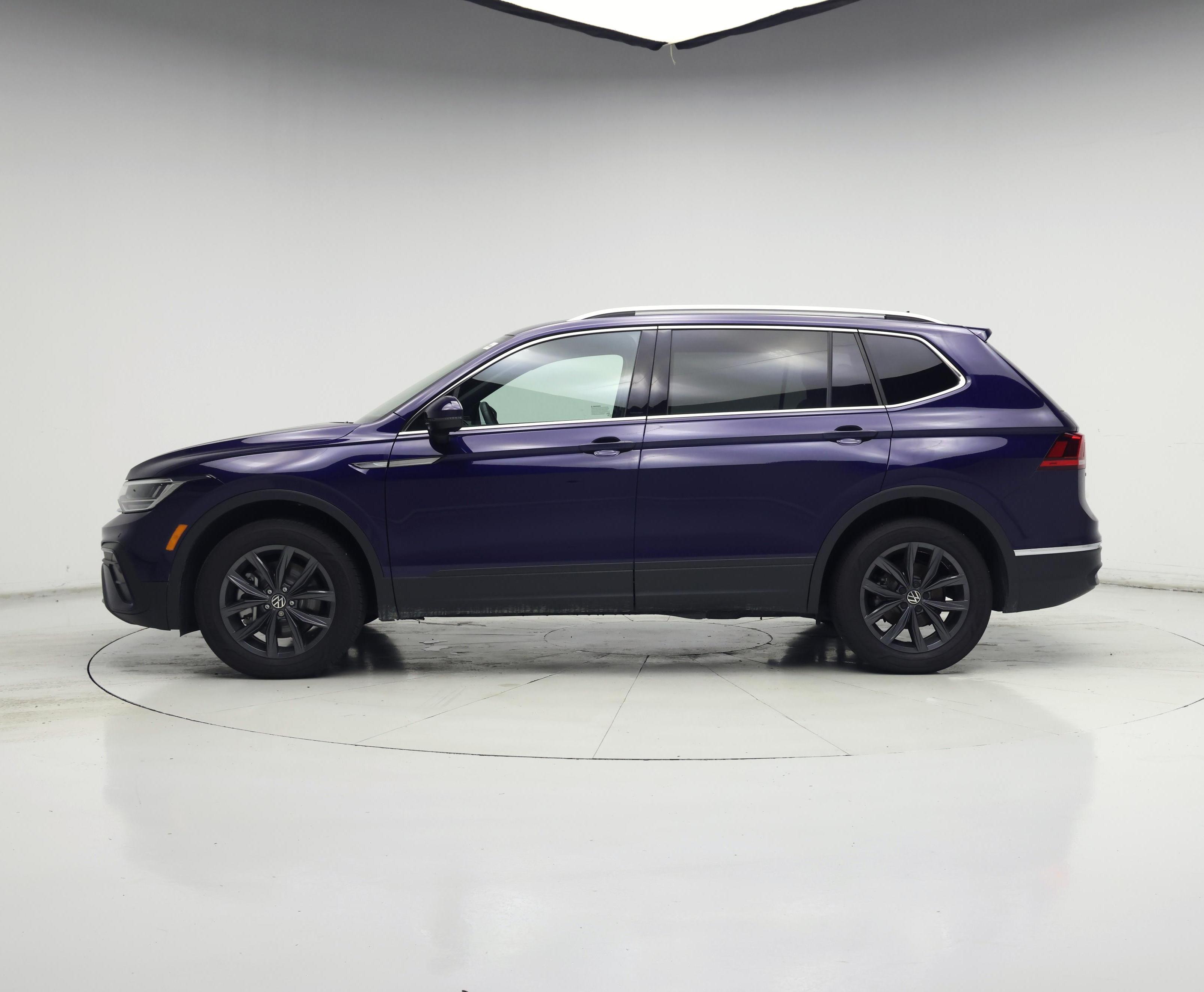 Thumbnail: 2022 Volkswagen Tiguan - 3