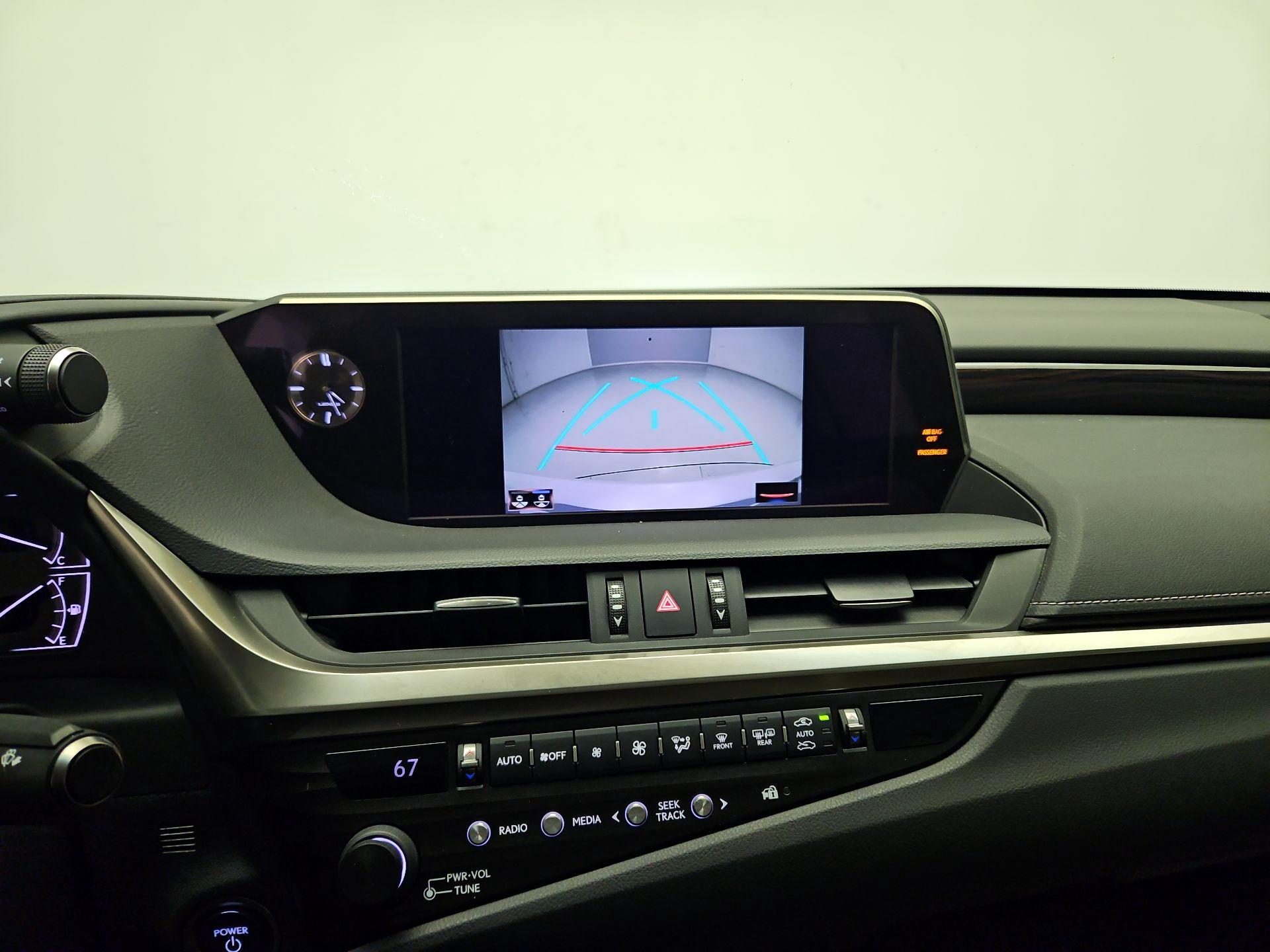 Thumbnail: 2019 Lexus ES - 13