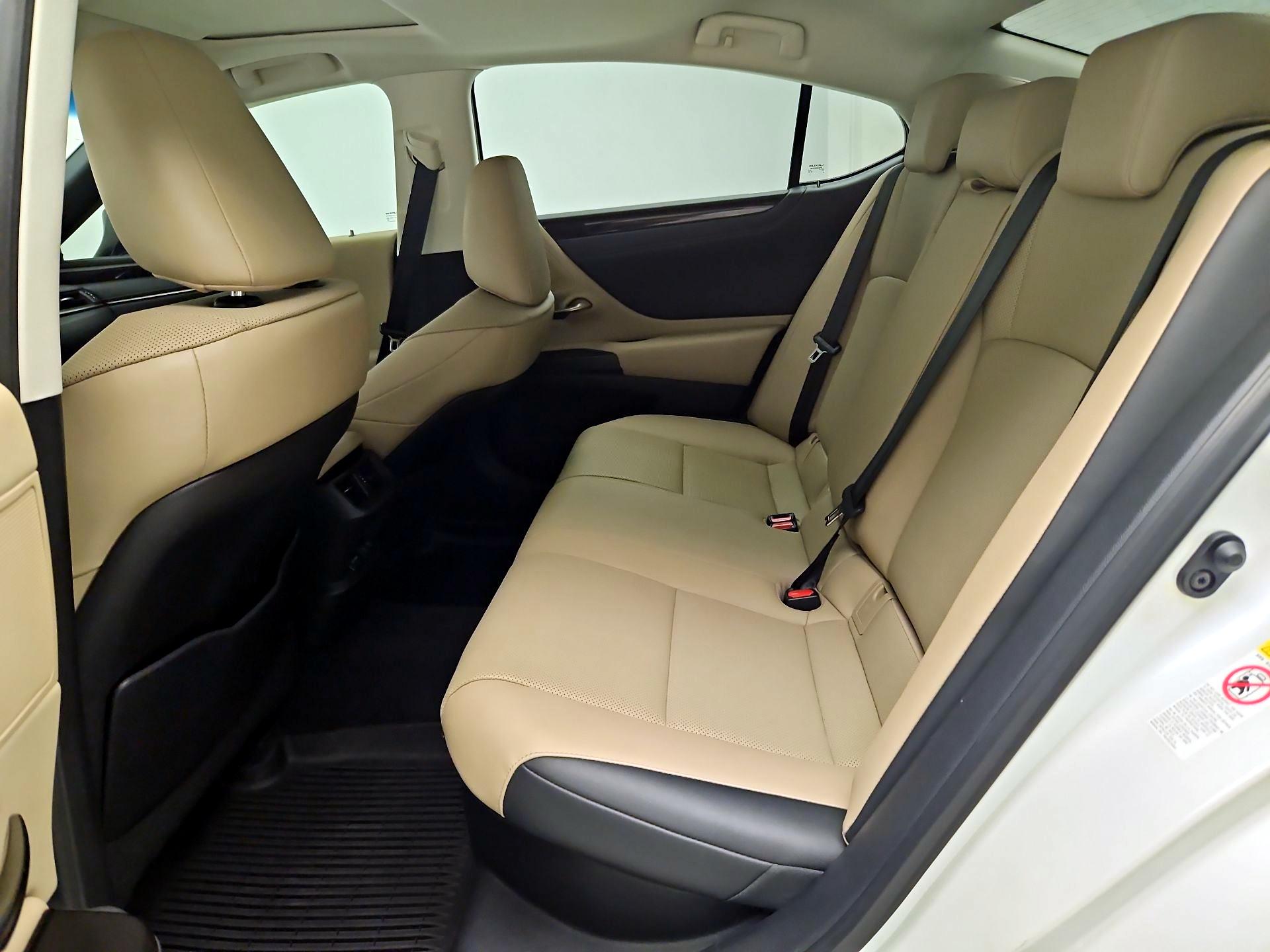 Thumbnail: 2019 Lexus ES - 17