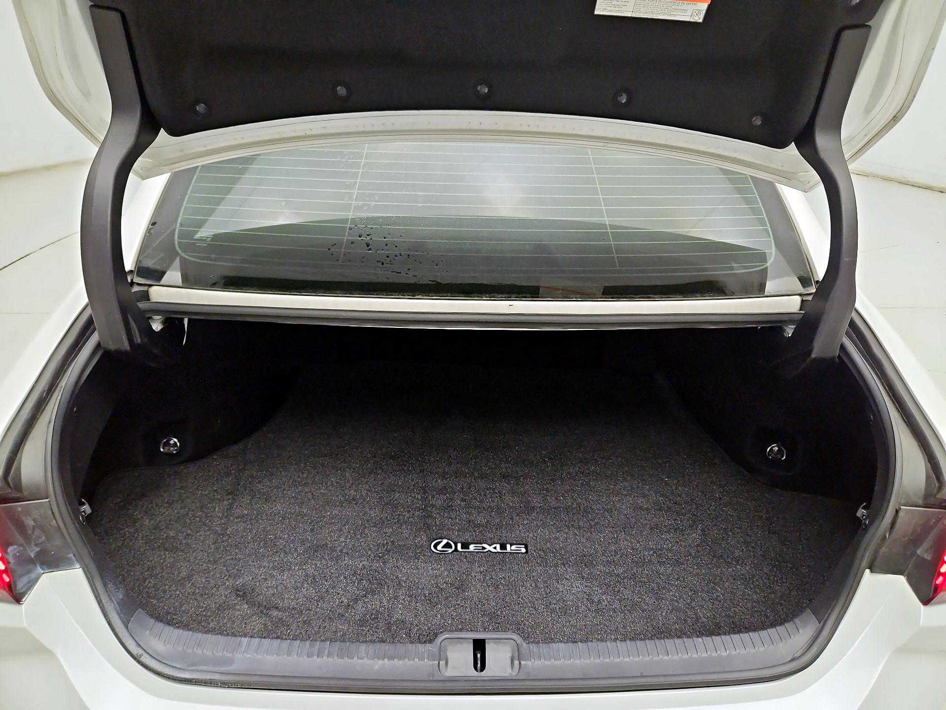 Thumbnail: 2019 Lexus ES - 18