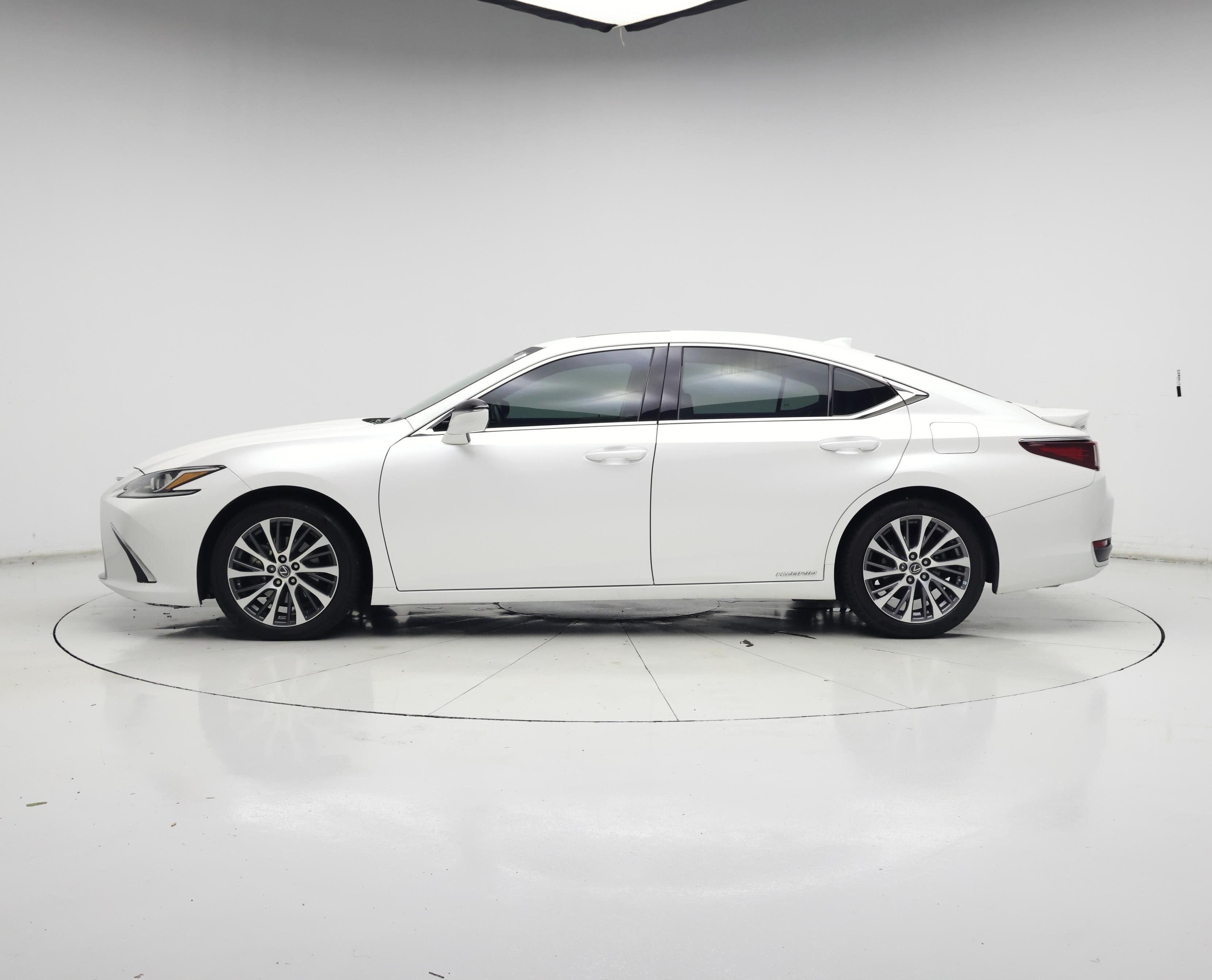 Thumbnail: 2019 Lexus ES - 3